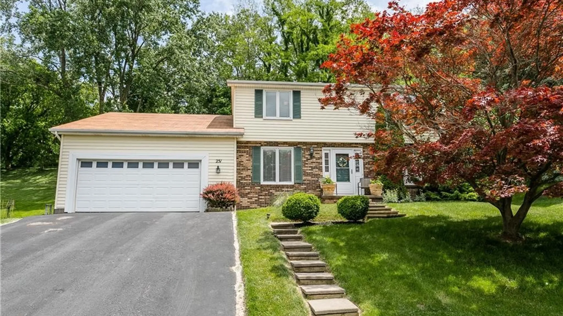 Property at 251 Beaconview Court, Irondequoit, NY 14617 2