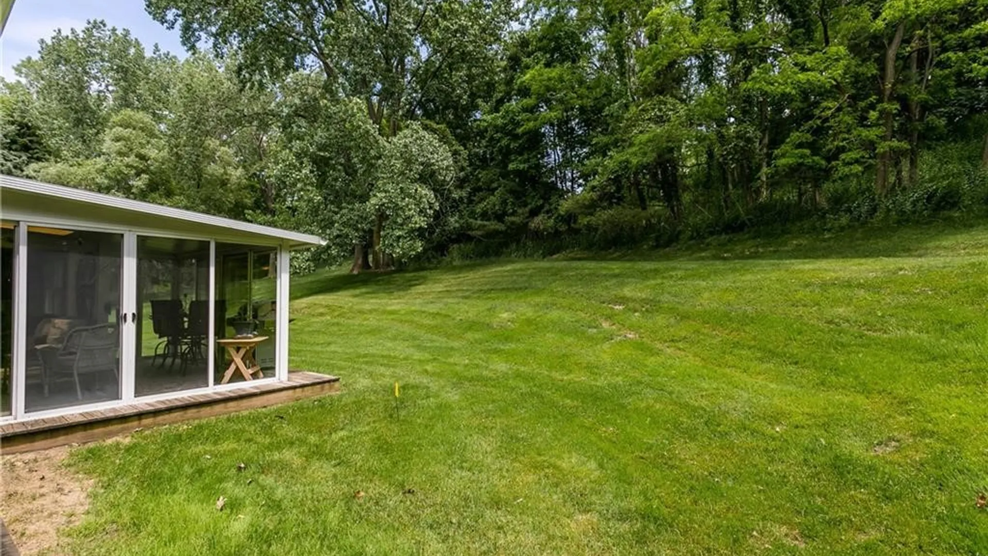 Property at 251 Beaconview Court, Irondequoit, NY 14617 4