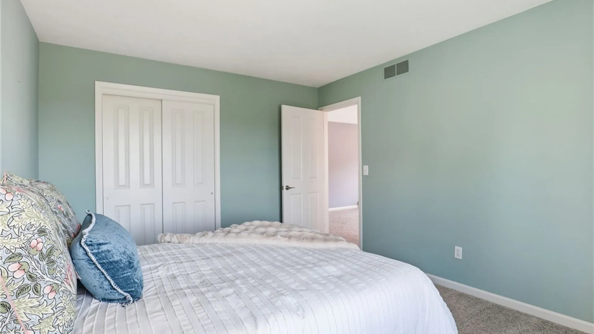 Property at 28 Bristol View Drive, Perinton, NY 14450 21