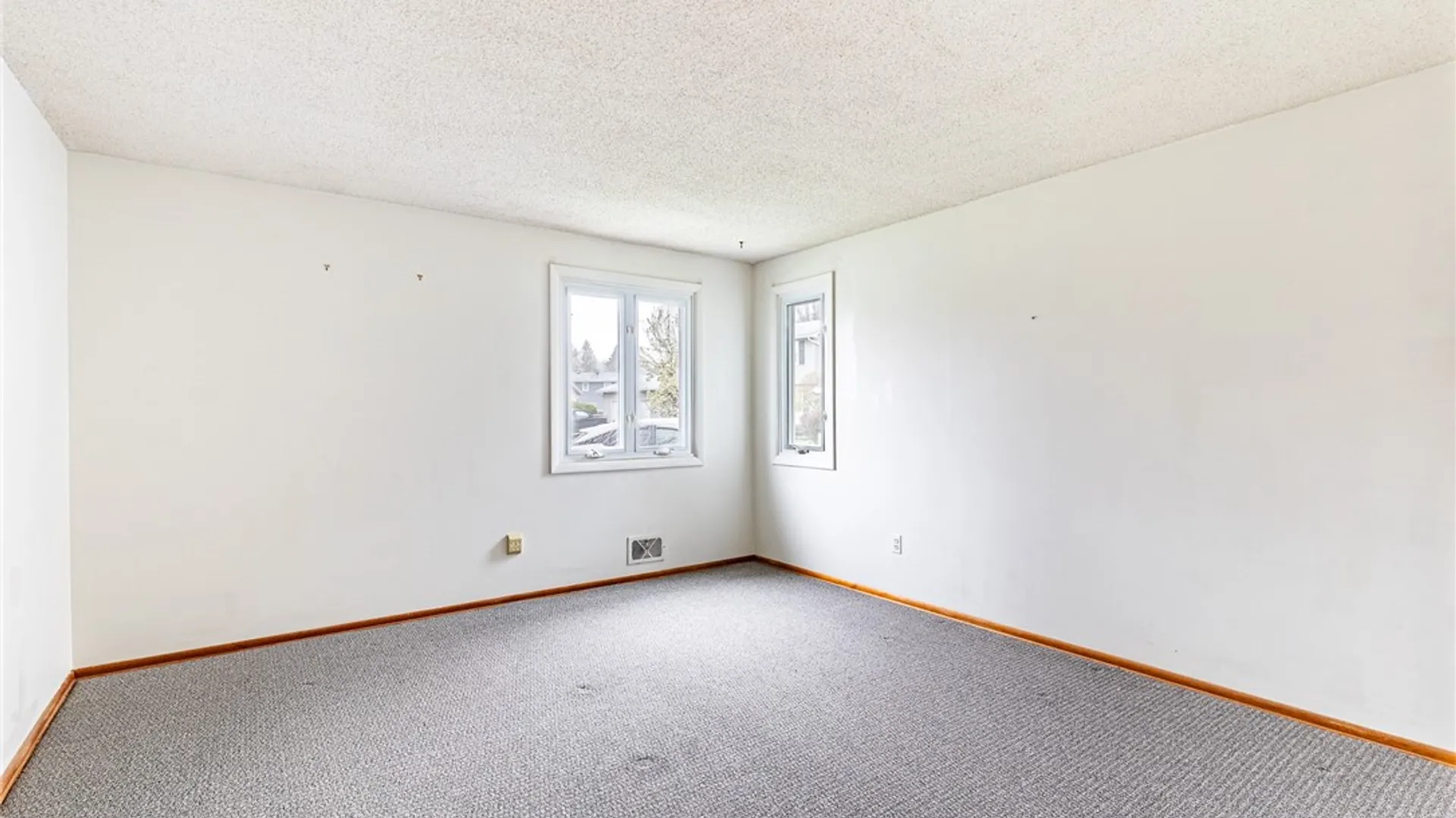 Property at 40 Carlsam Circle, Irondequoit, NY 14609 13