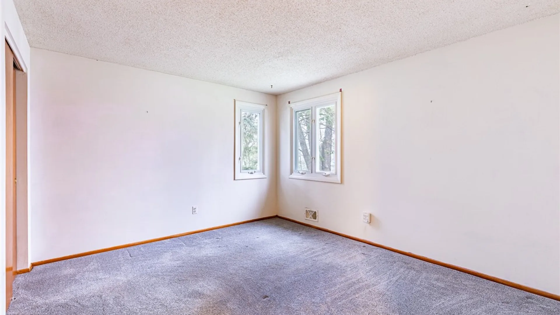 Property at 40 Carlsam Circle, Irondequoit, NY 14609 14