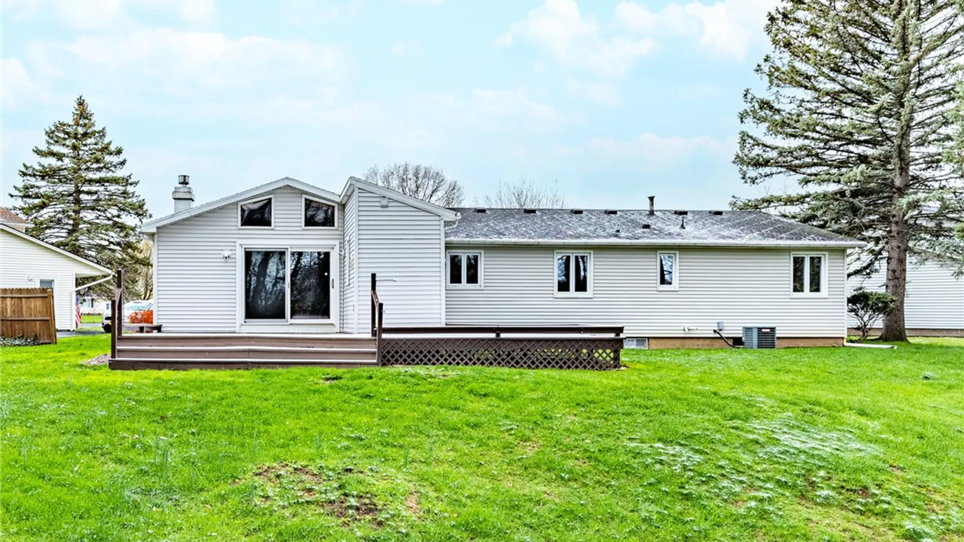 Property at 40 Carlsam Circle, Irondequoit, NY 14609 27