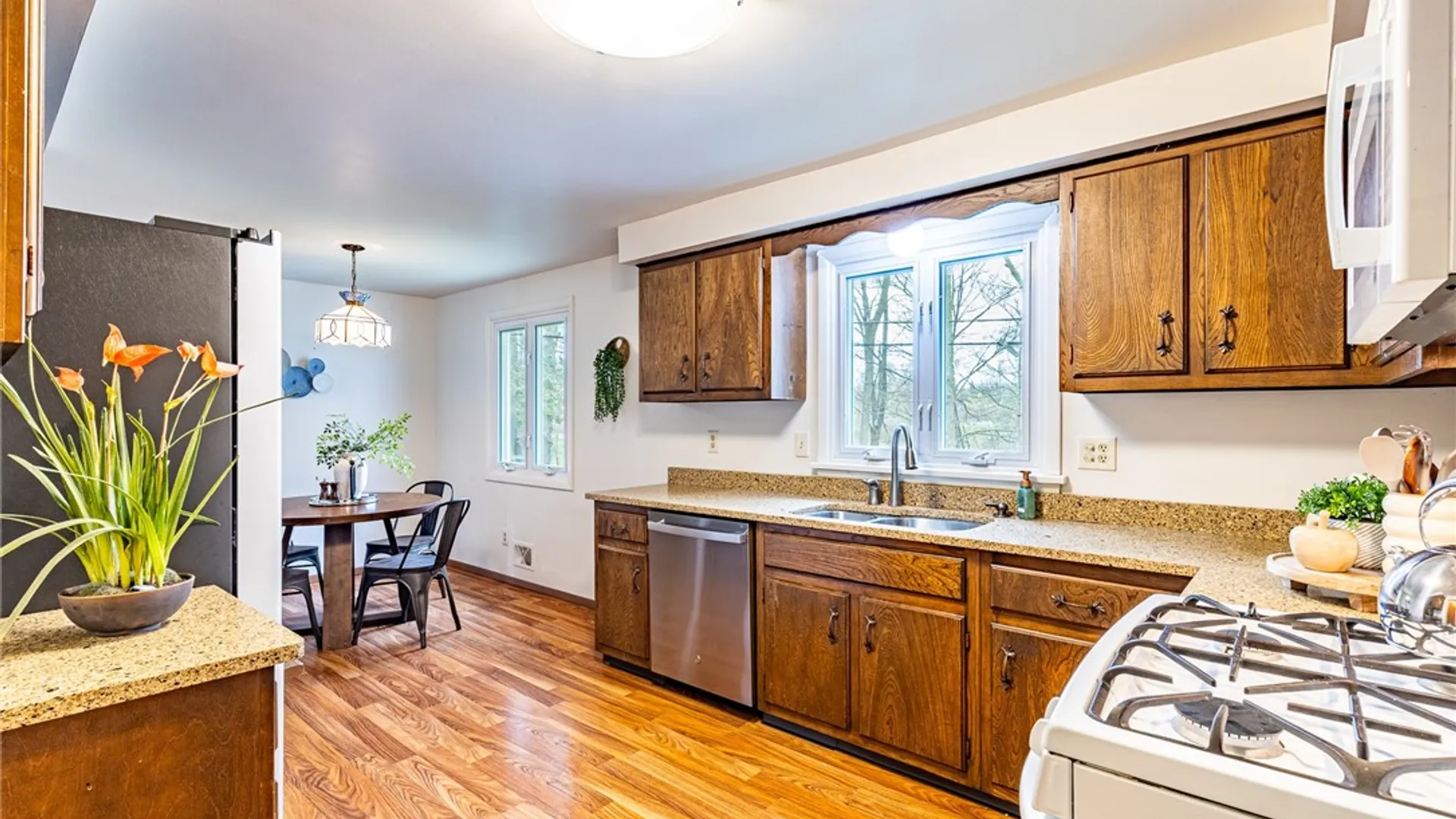 Property at 40 Carlsam Circle, Irondequoit, NY 14609 9