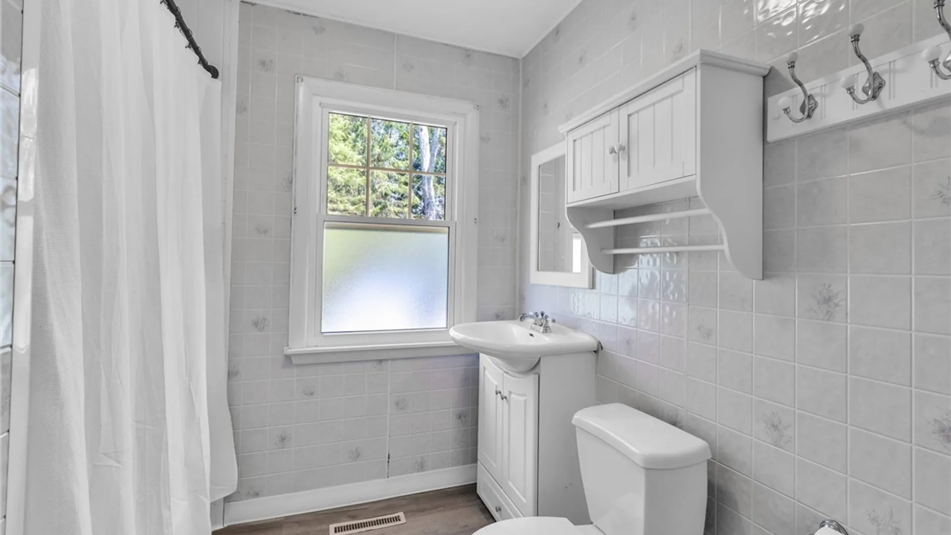 Property at 491 Pleasant Ave, Hamburg, NY 14075 16