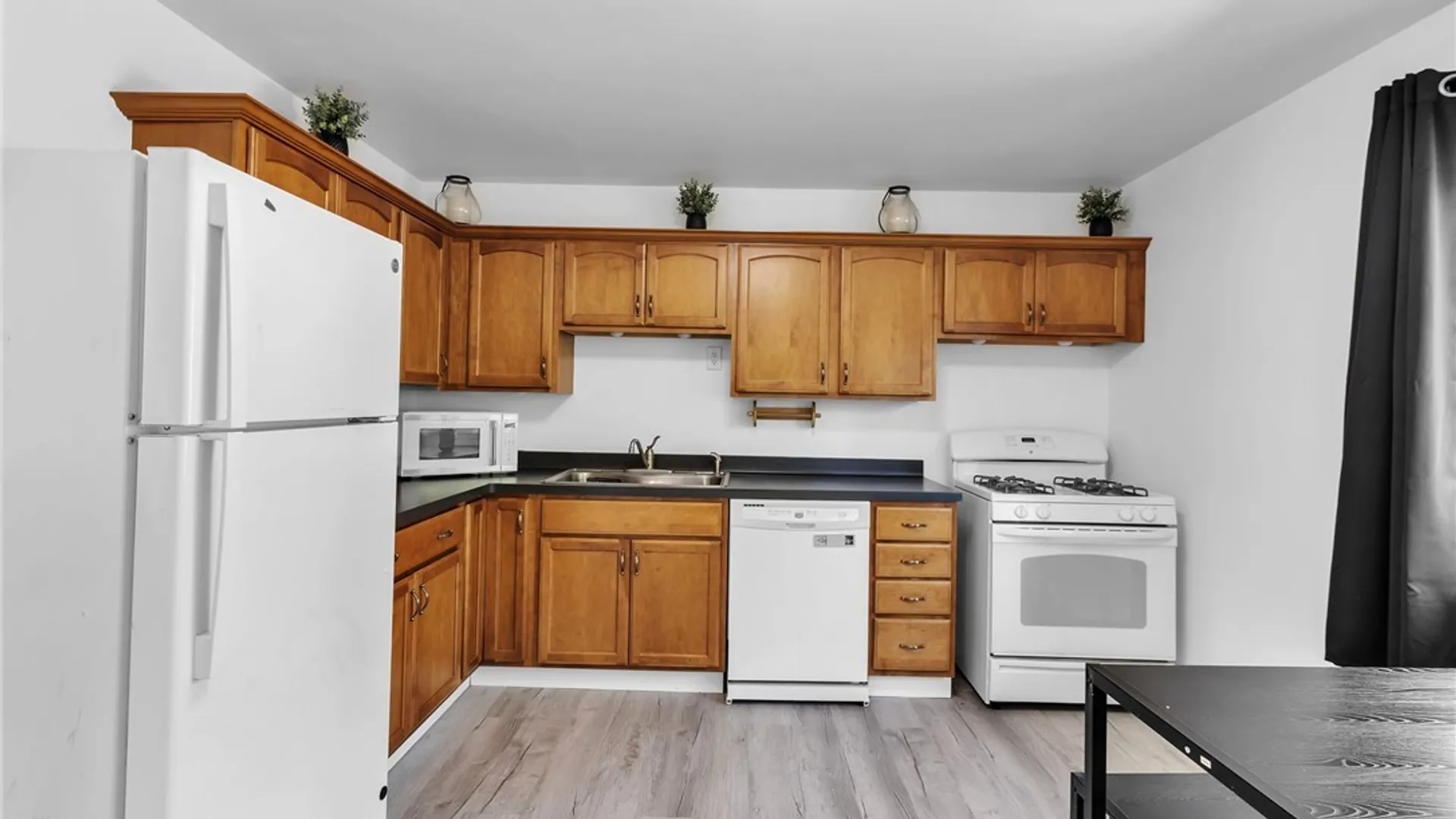 Property at 491 Pleasant Ave, Hamburg, NY 14075 7