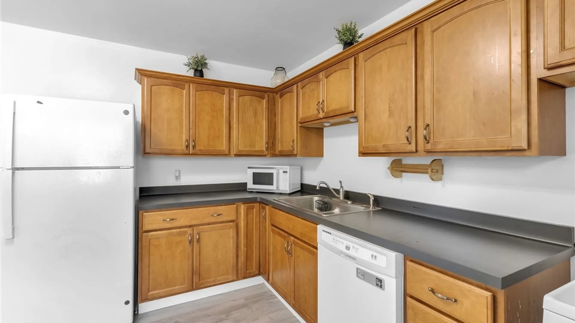 Property at 491 Pleasant Ave, Hamburg, NY 14075 9