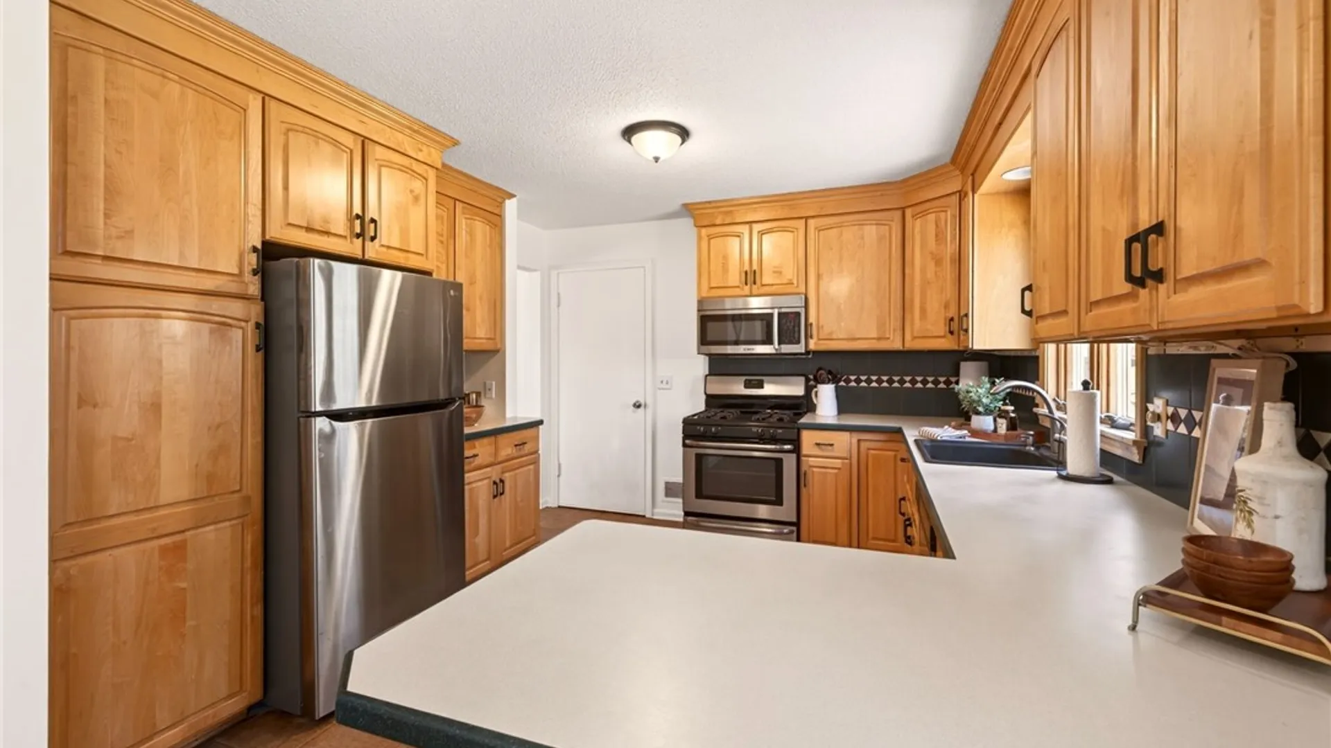 Property at 19 Laureldale Drive, Pittsford, NY 14534 16