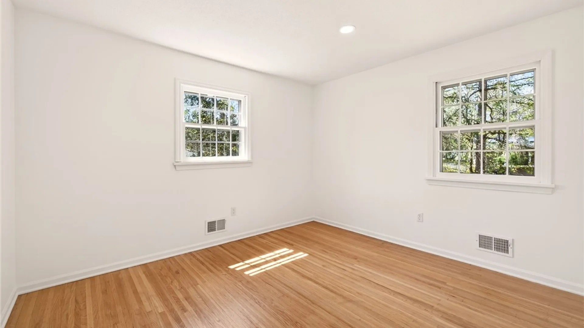 Property at 19 Laureldale Drive, Pittsford, NY 14534 20
