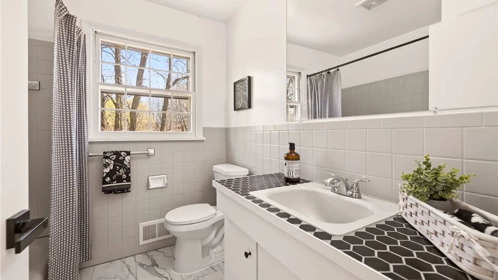 Property at 19 Laureldale Drive, Pittsford, NY 14534 22
