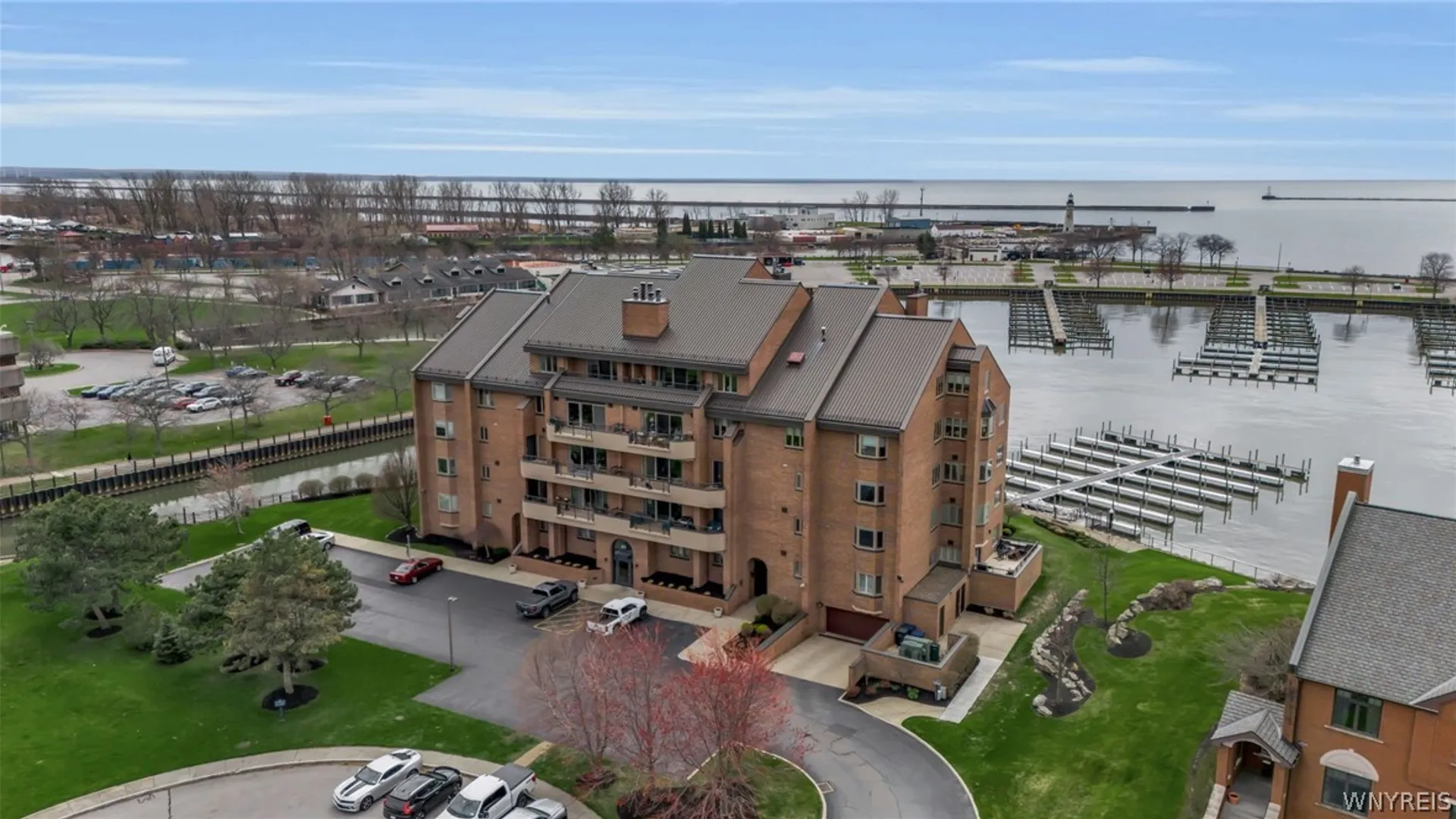 Property at 40 Waterfront Circle, Buffalo, NY 14202 31