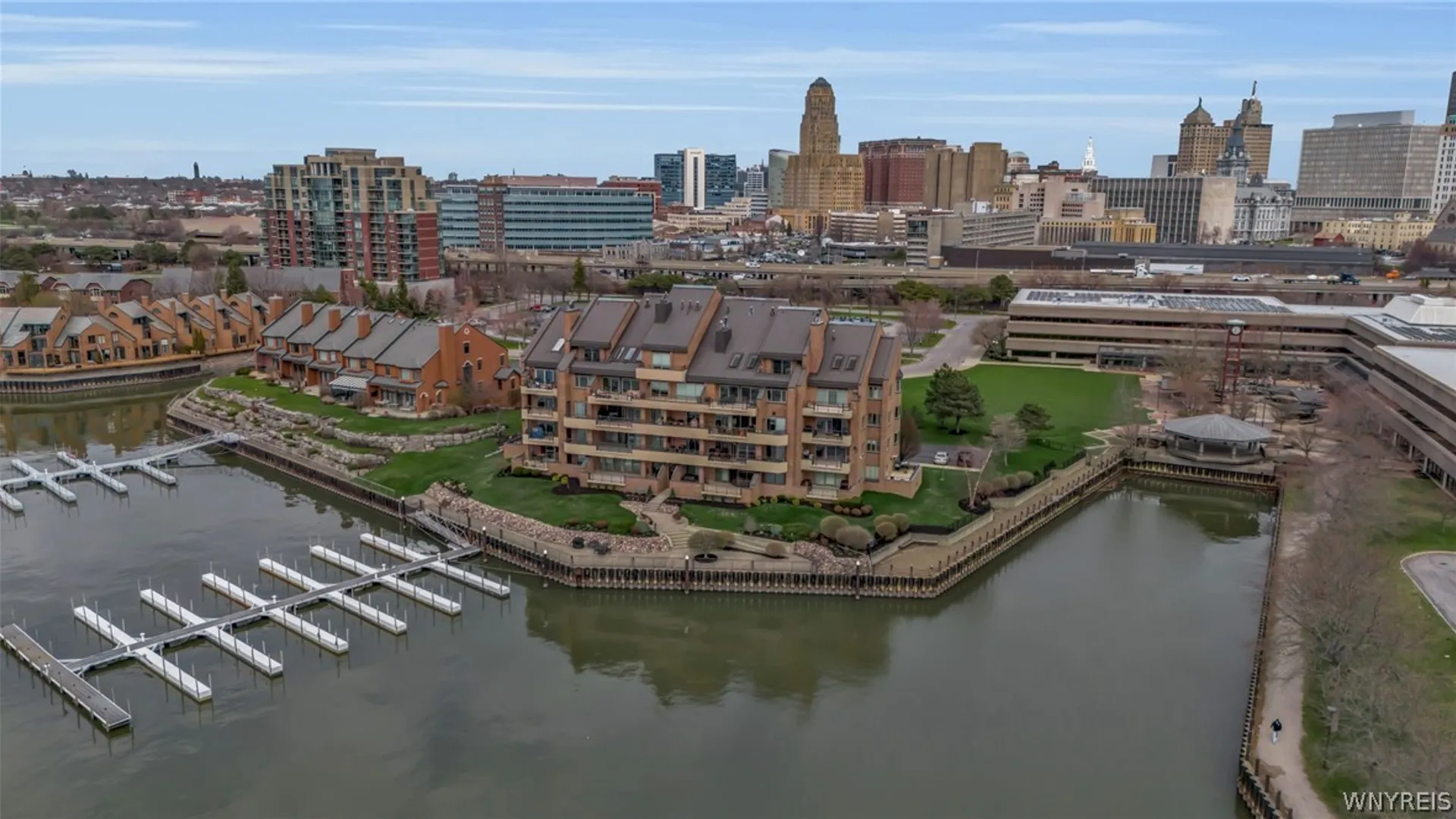 Property at 40 Waterfront Circle, Buffalo, NY 14202 35