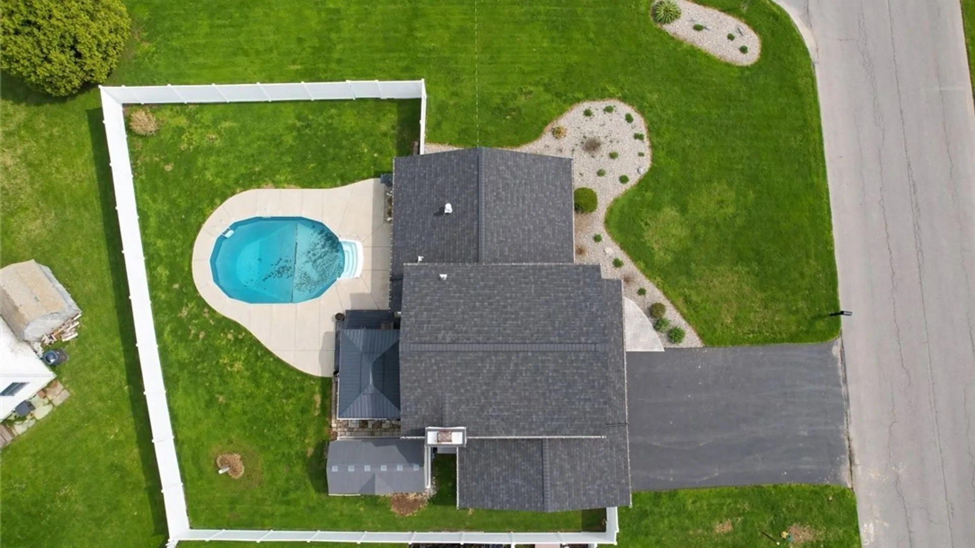 Property at 5343 Amalfi Drive, Clay, NY 13041 4