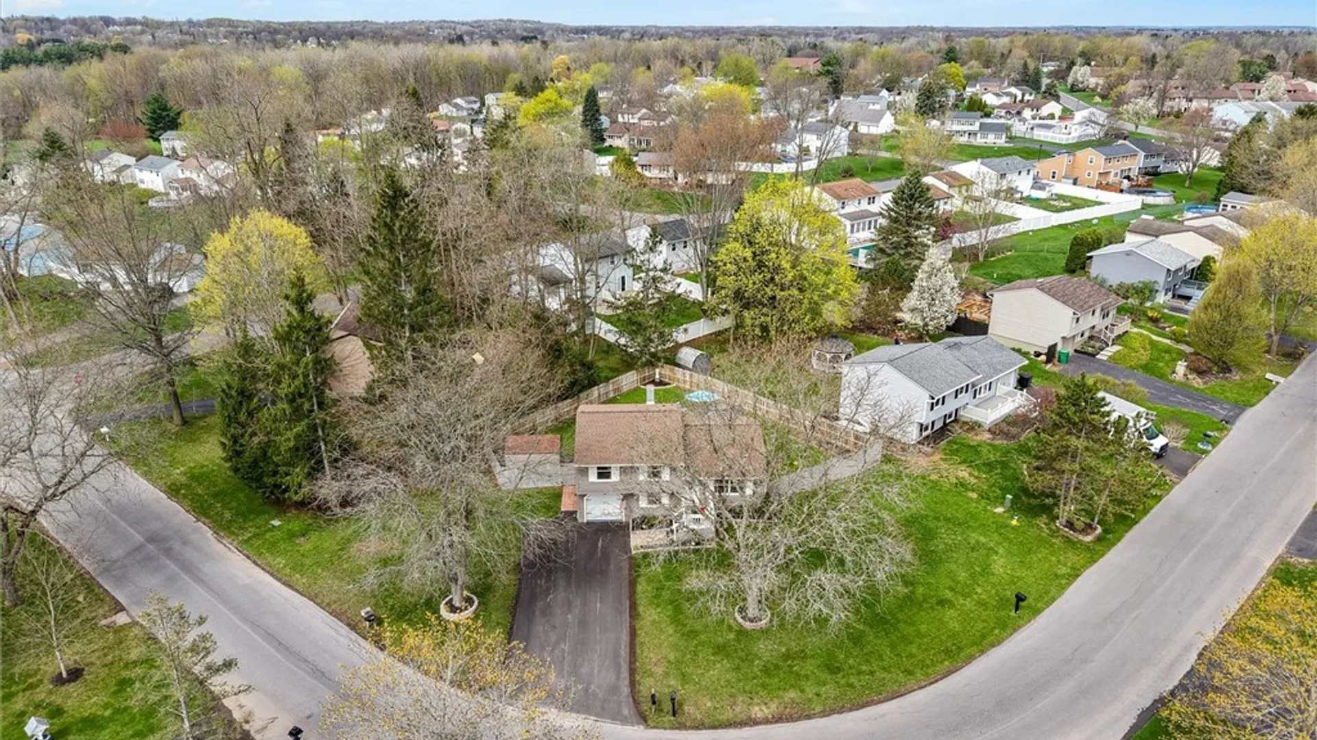 Property at 8412 Sextant Drive, Clay, NY 13027 4