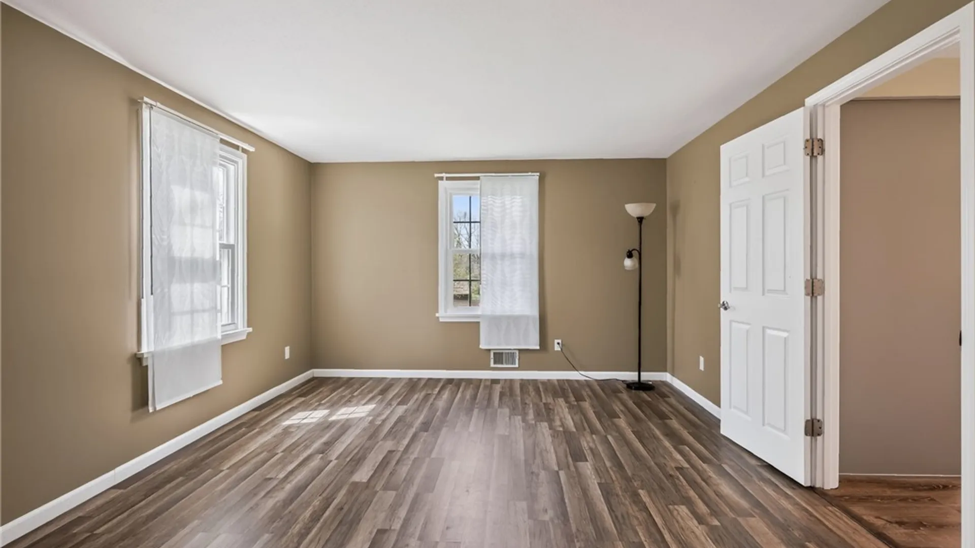 Property at 5 Chesham Way, Perinton, NY 14450 15