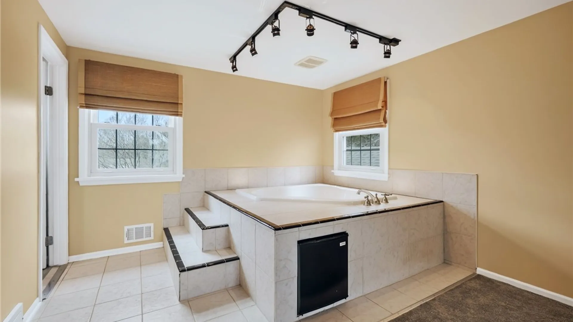 Property at 5 Chesham Way, Perinton, NY 14450 23