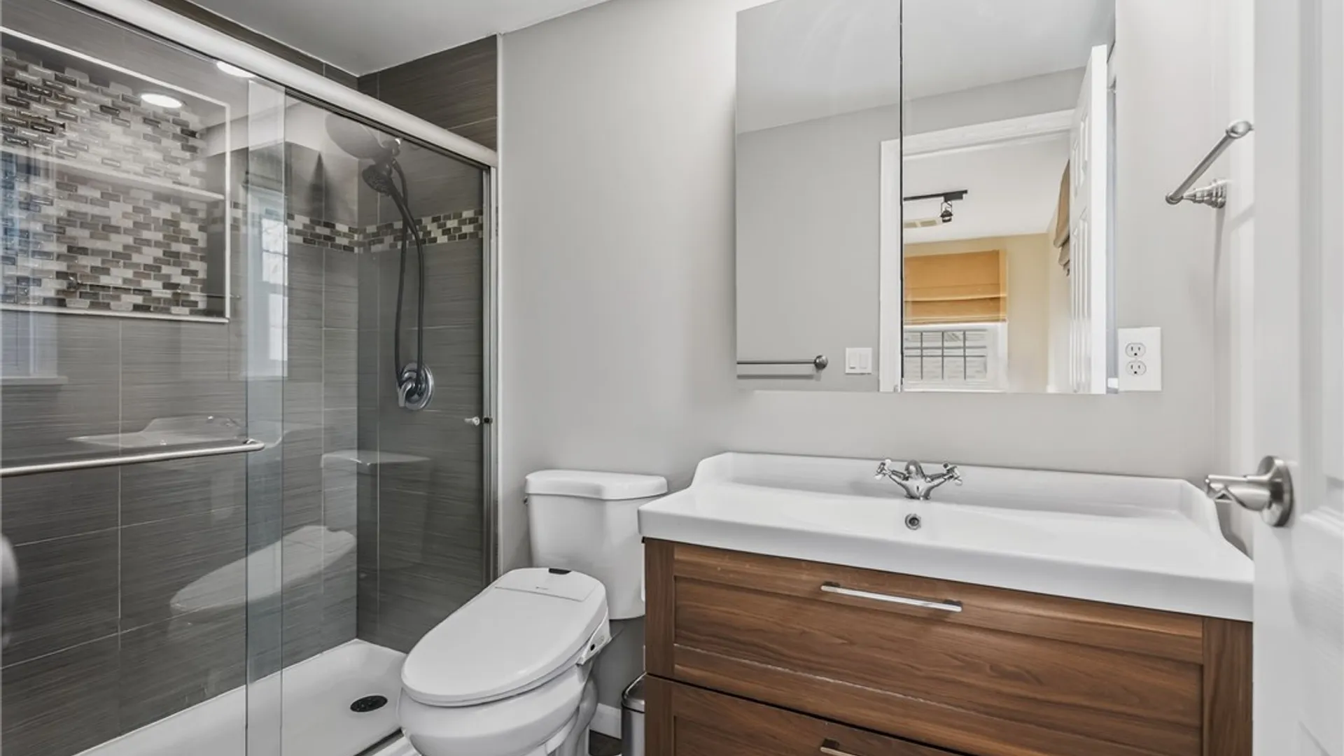 Property at 5 Chesham Way, Perinton, NY 14450 24