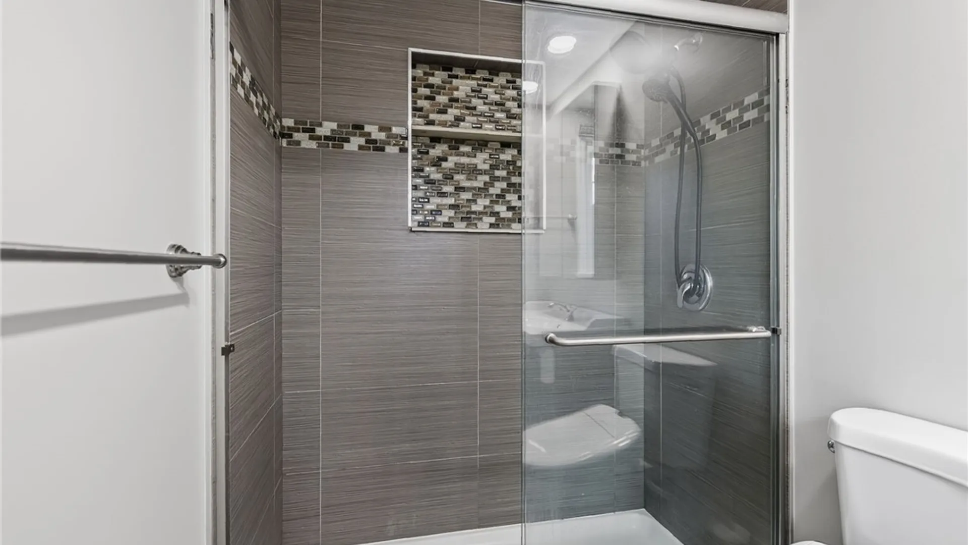 Property at 5 Chesham Way, Perinton, NY 14450 25