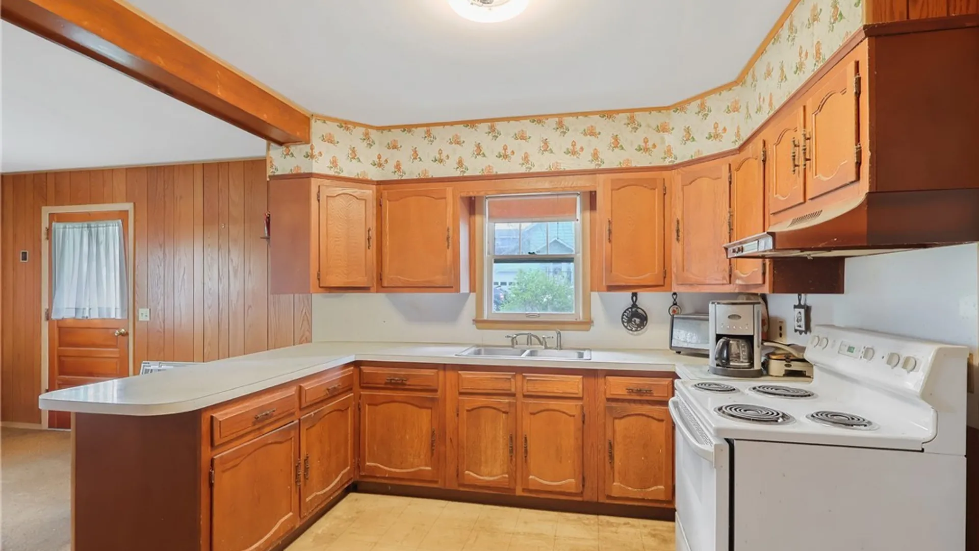 Property at 112 Gillespie Avenue, Camillus, NY 13219 12