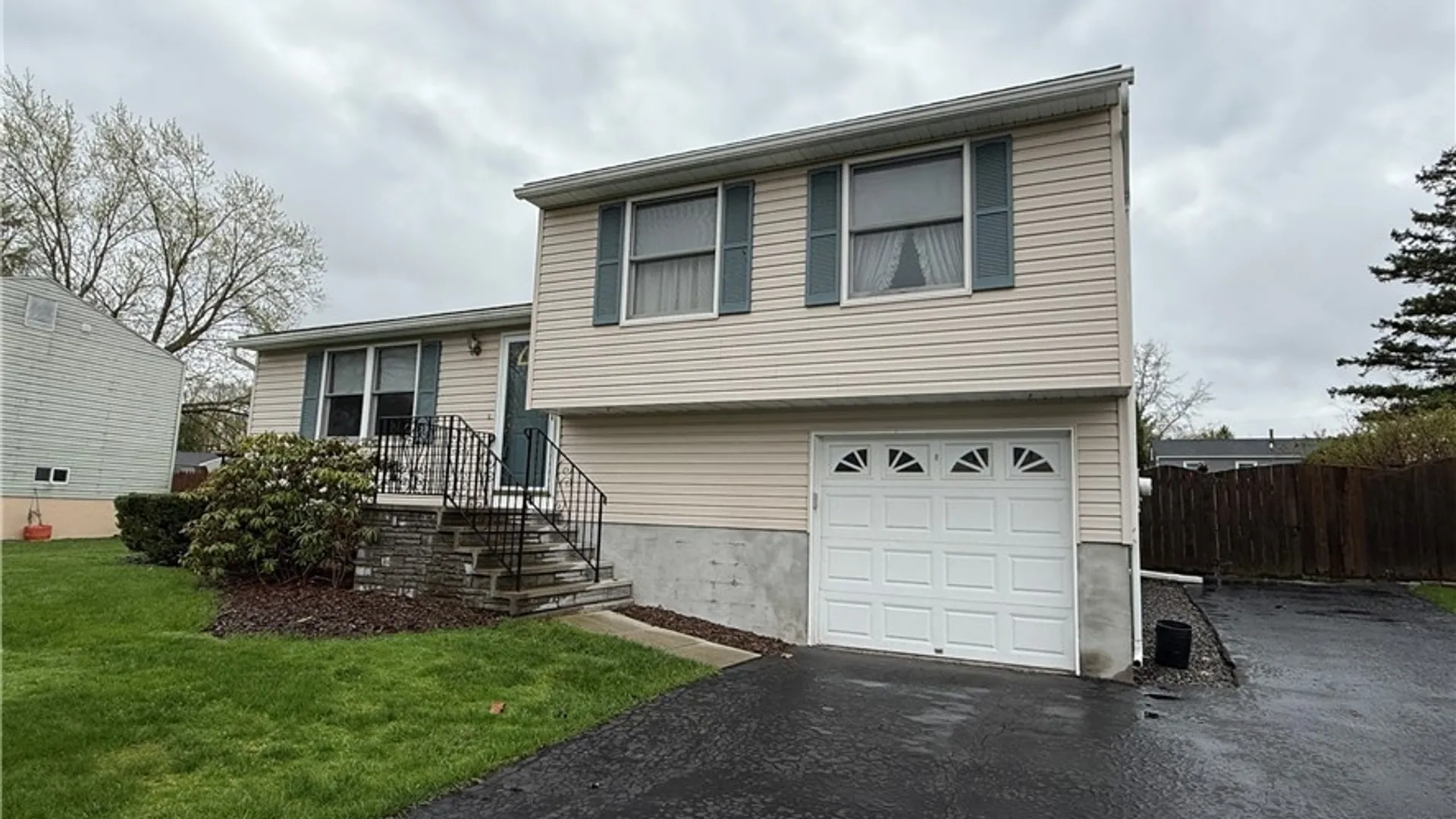 Property at 4306 Amblewood Lane, Clay, NY 13041 20