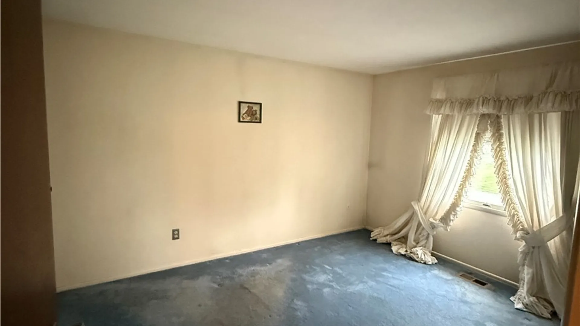 Property at 4306 Amblewood Lane, Clay, NY 13041 8