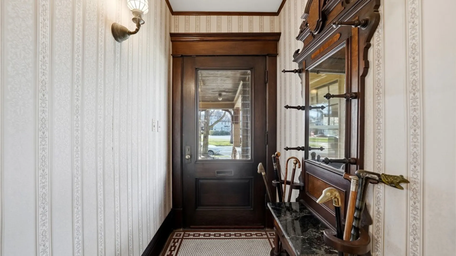 Property at 82 Bidwell Parkway, Buffalo, NY 14222 4
