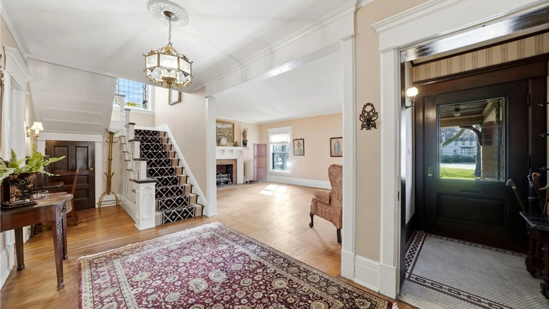Property at 82 Bidwell Parkway, Buffalo, NY 14222 5
