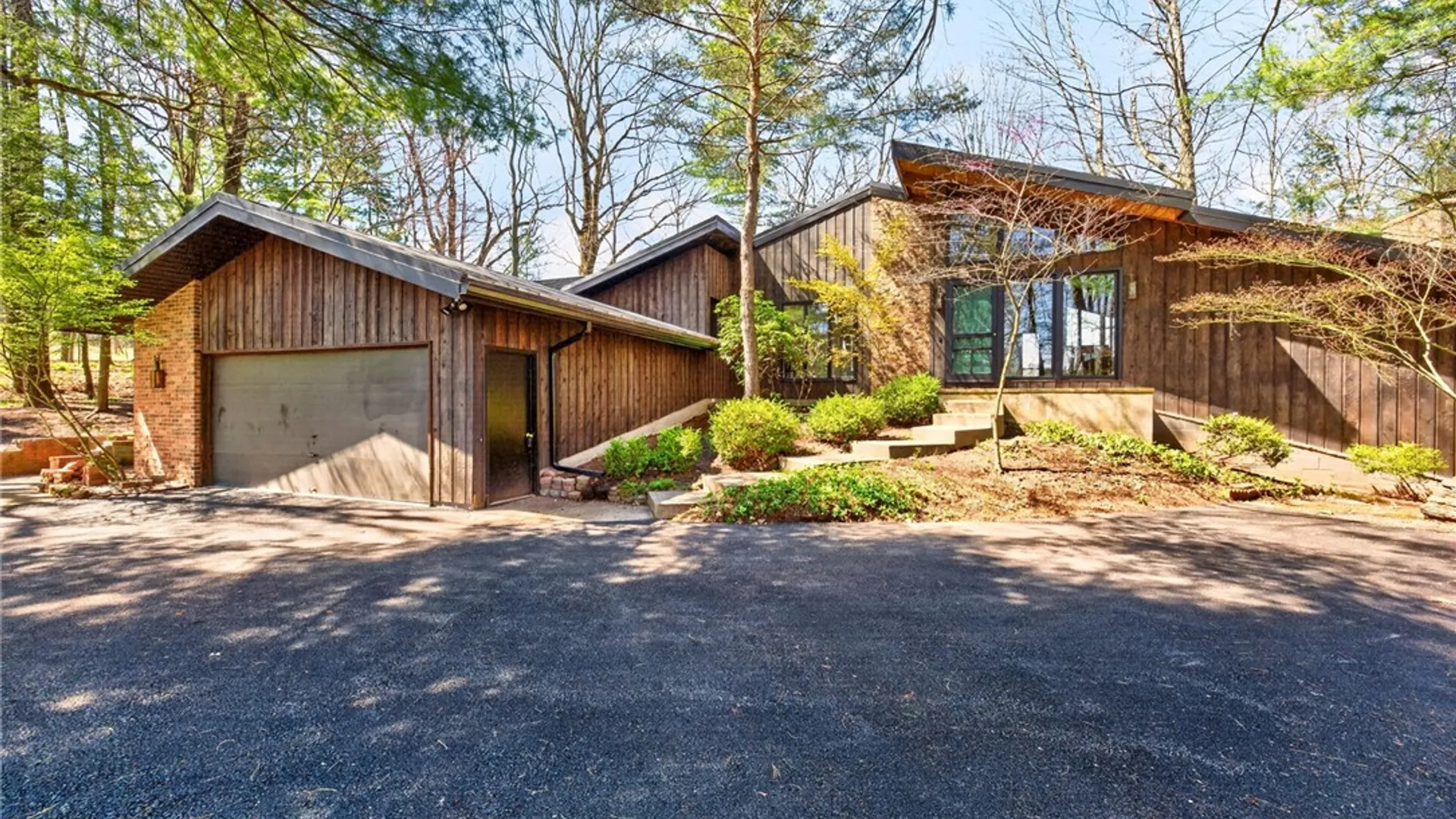 Property at 1 Lacoma Lane, Perinton, NY 14534 2