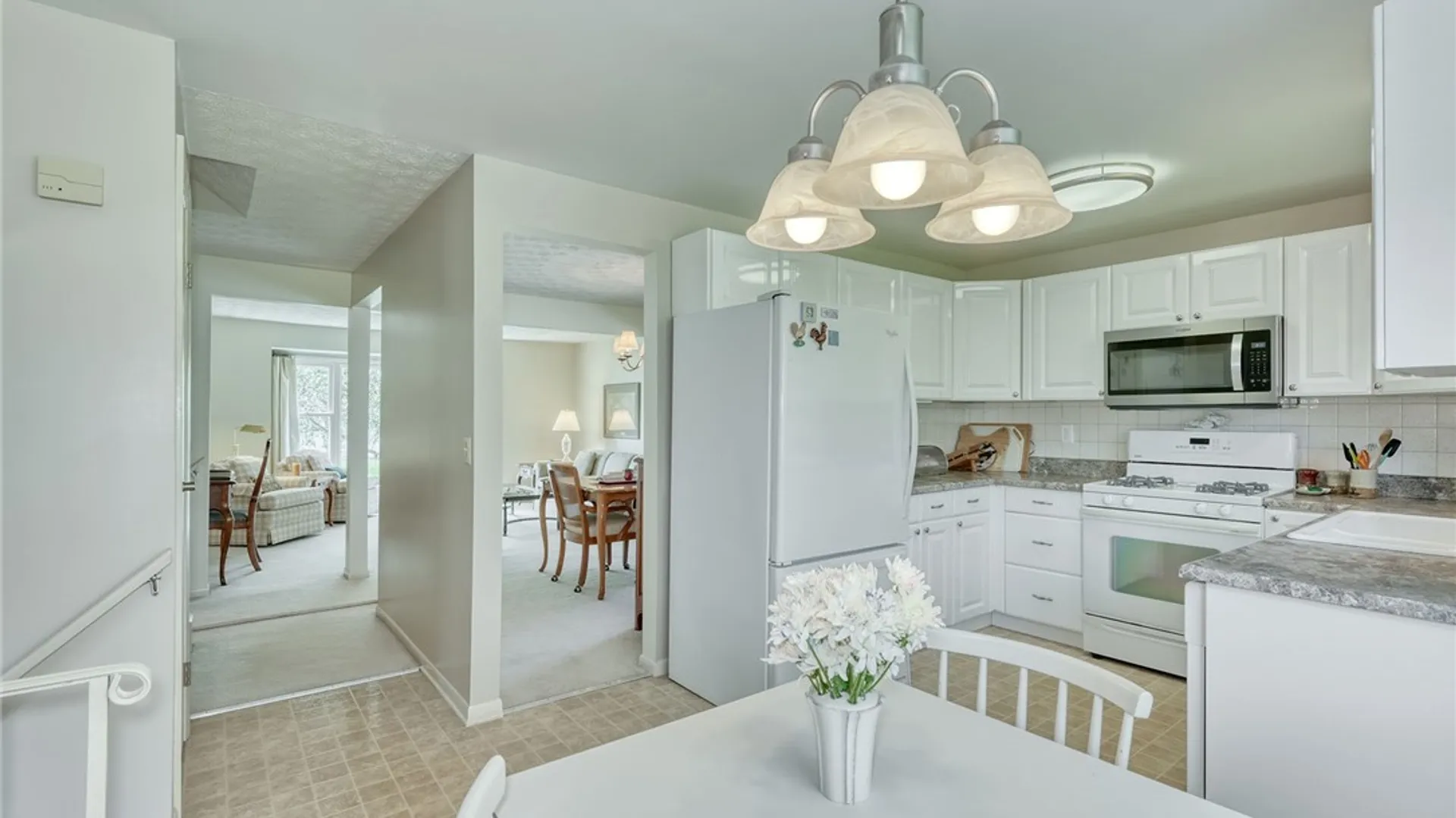 Property at 140 Rodney Lane, Penfield, NY 14625 15