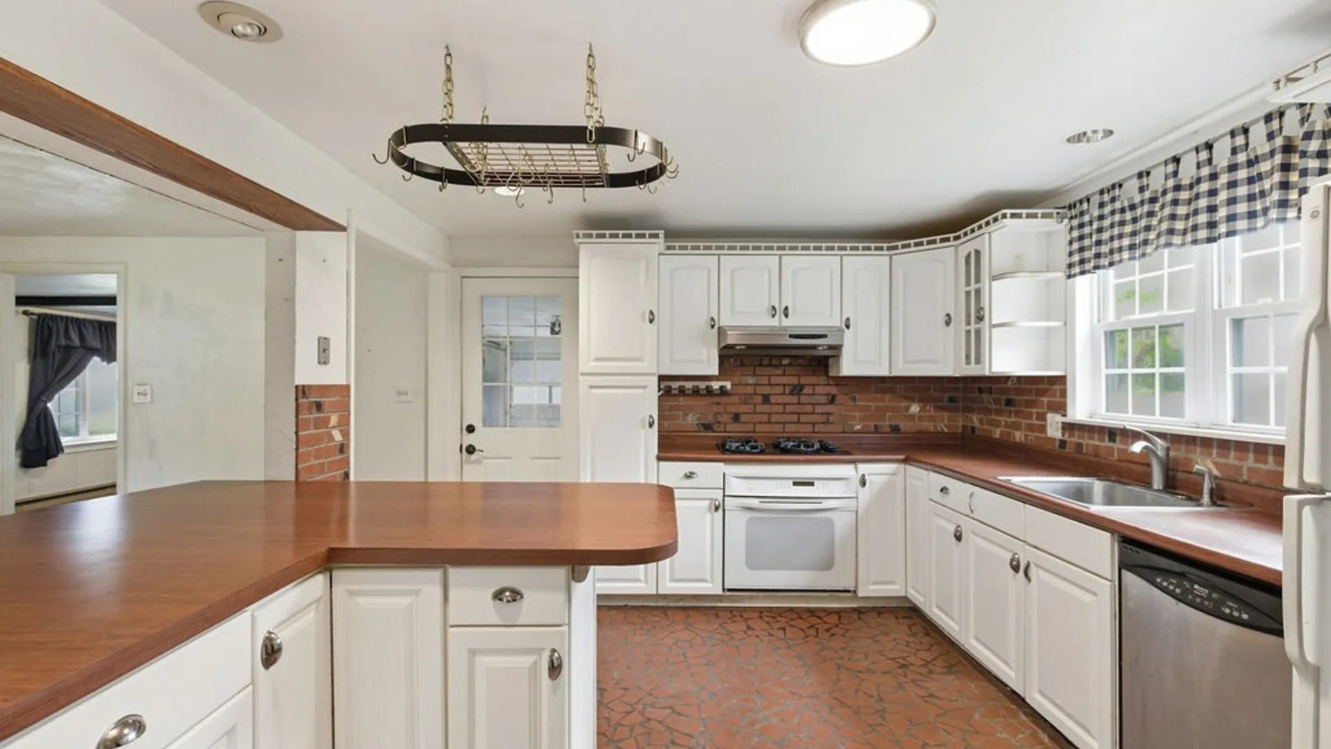 Property at 216 Cooper Lane, DeWitt, NY 13214 10