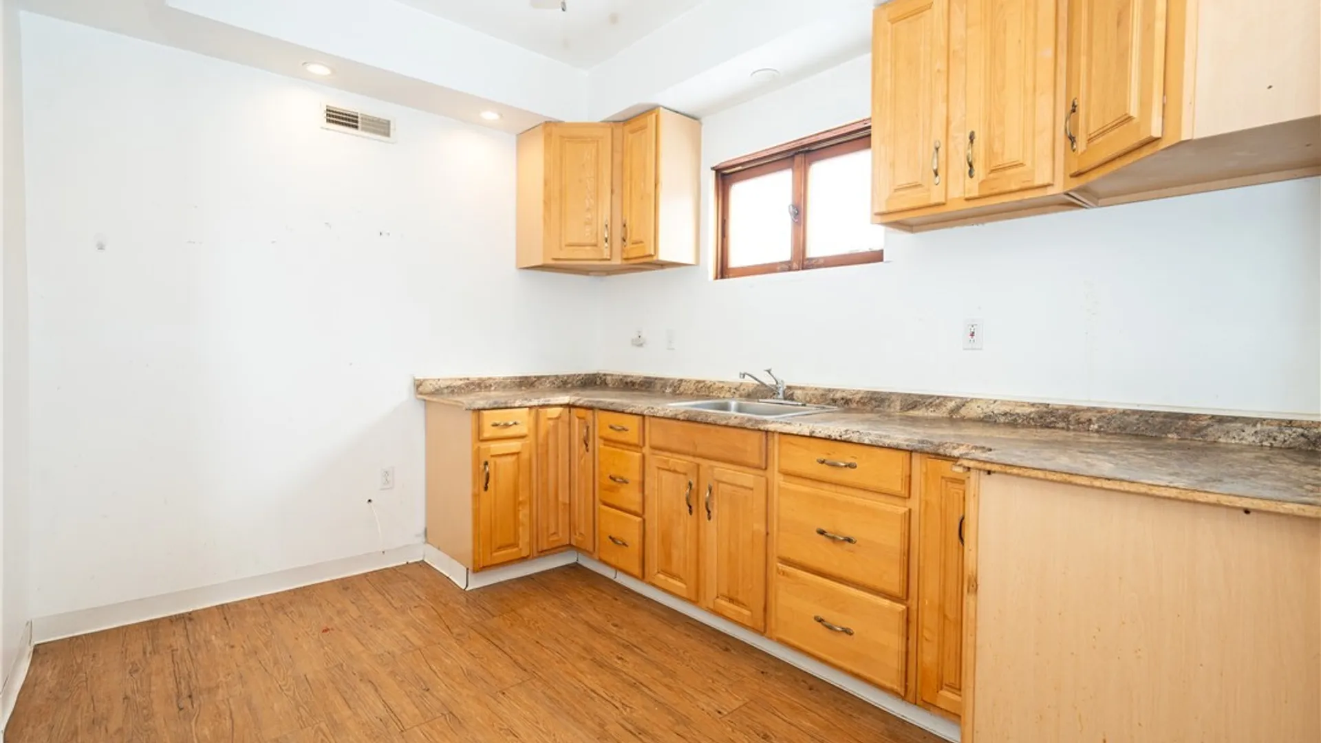 Property at 884 Eagle Street, Buffalo, NY 14210 8