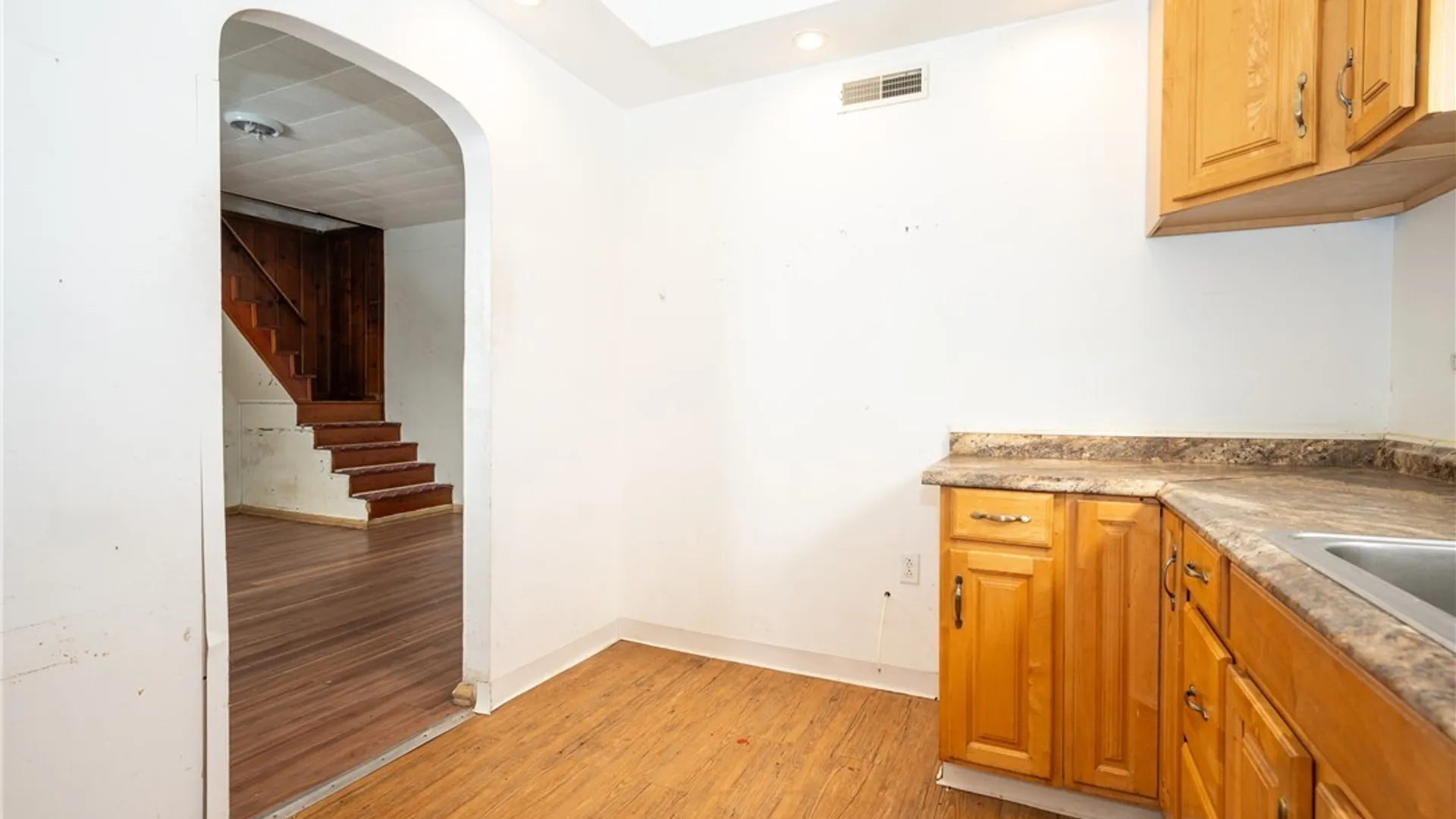 Property at 884 Eagle Street, Buffalo, NY 14210 9