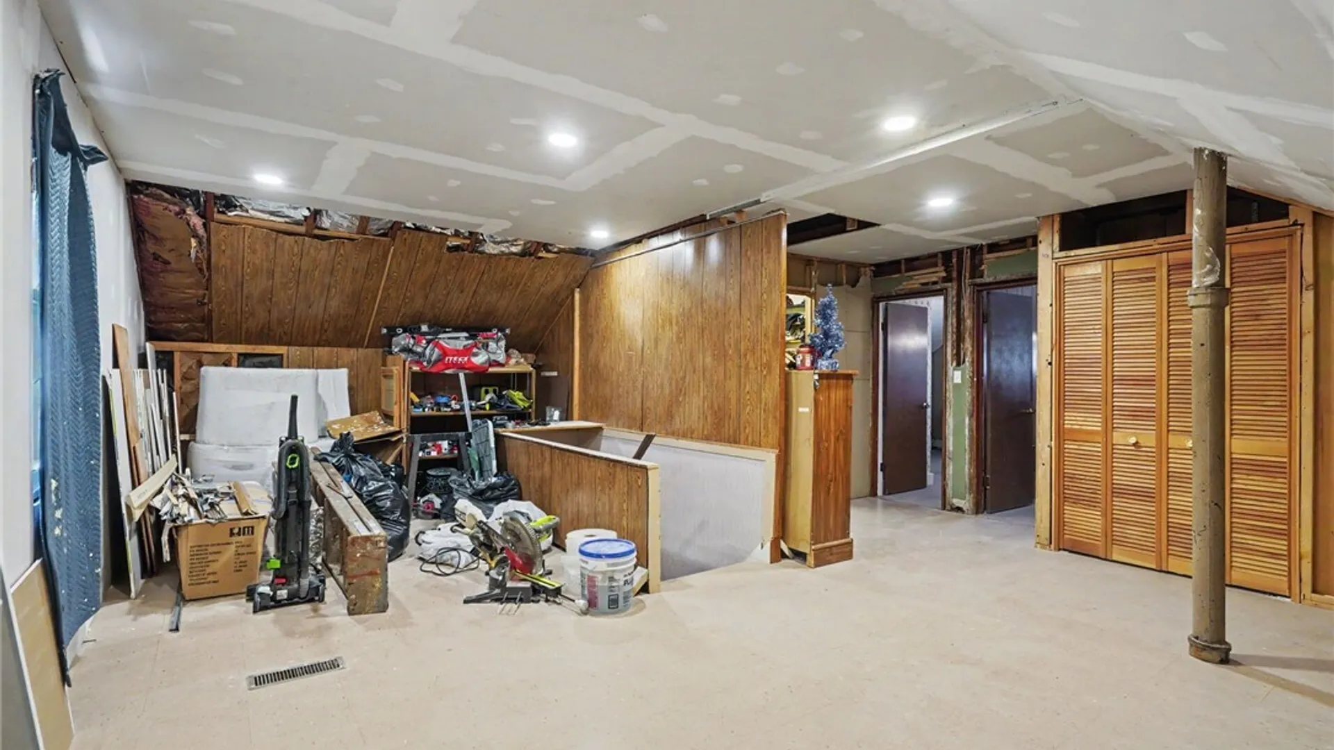 Property at 137 Jackson Avenue, Cheektowaga, NY 14212 18