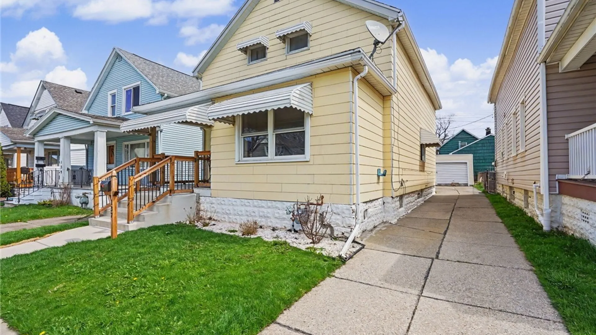 Property at 137 Jackson Avenue, Cheektowaga, NY 14212 3