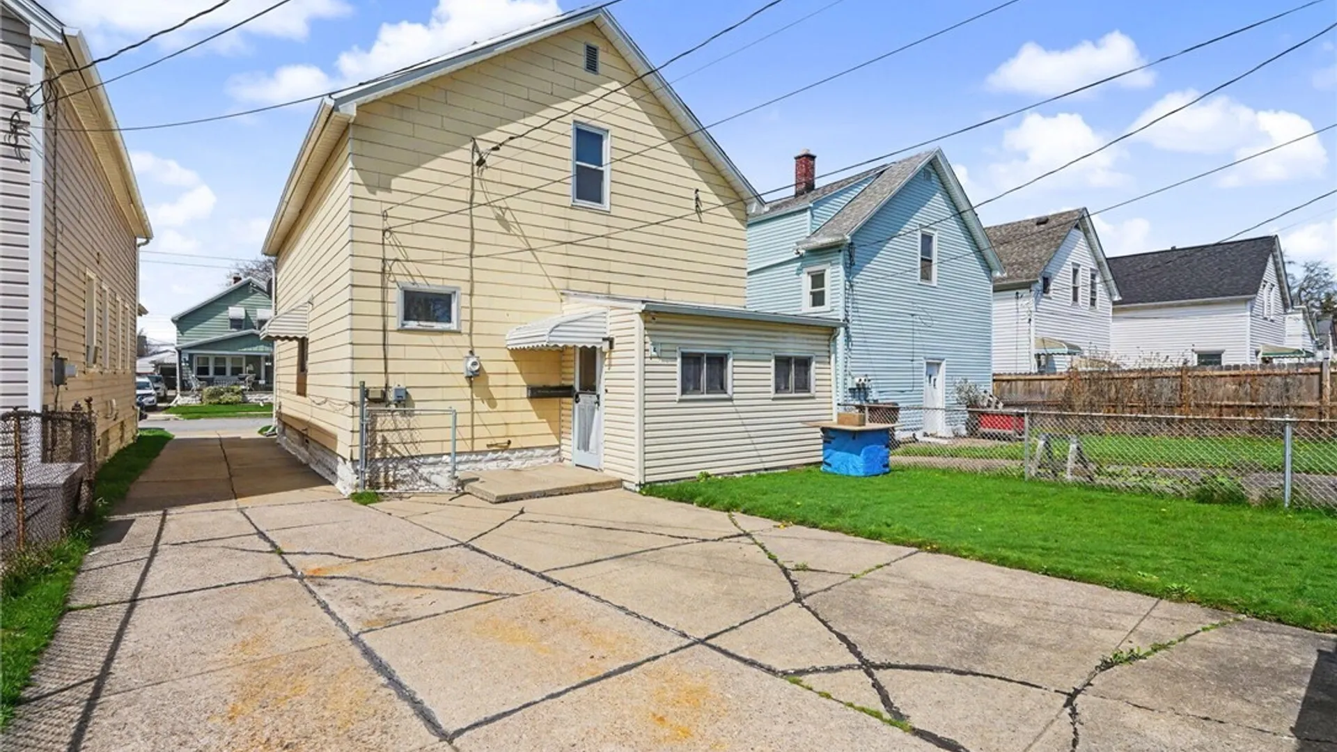 Property at 137 Jackson Avenue, Cheektowaga, NY 14212 4