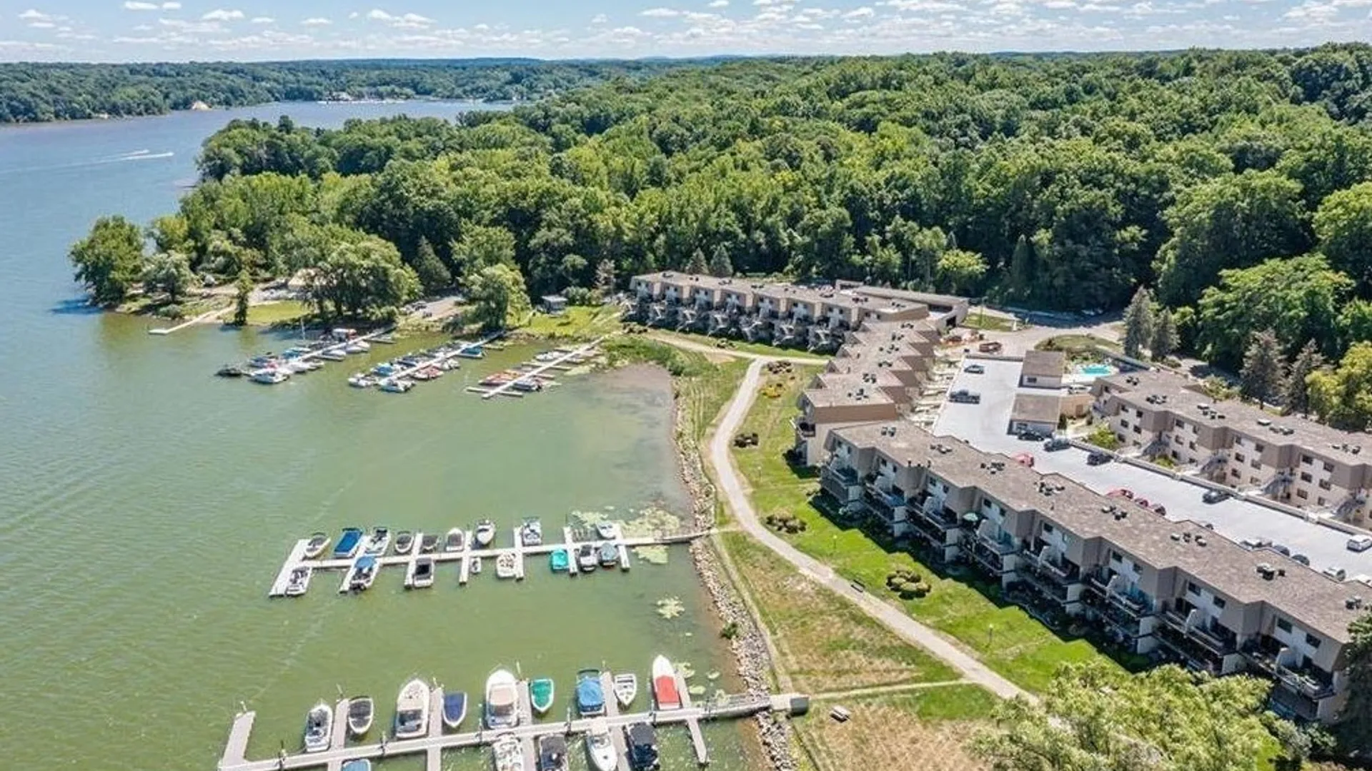 Property at 181 Bay Village Drive, Irondequoit, NY 14609 14