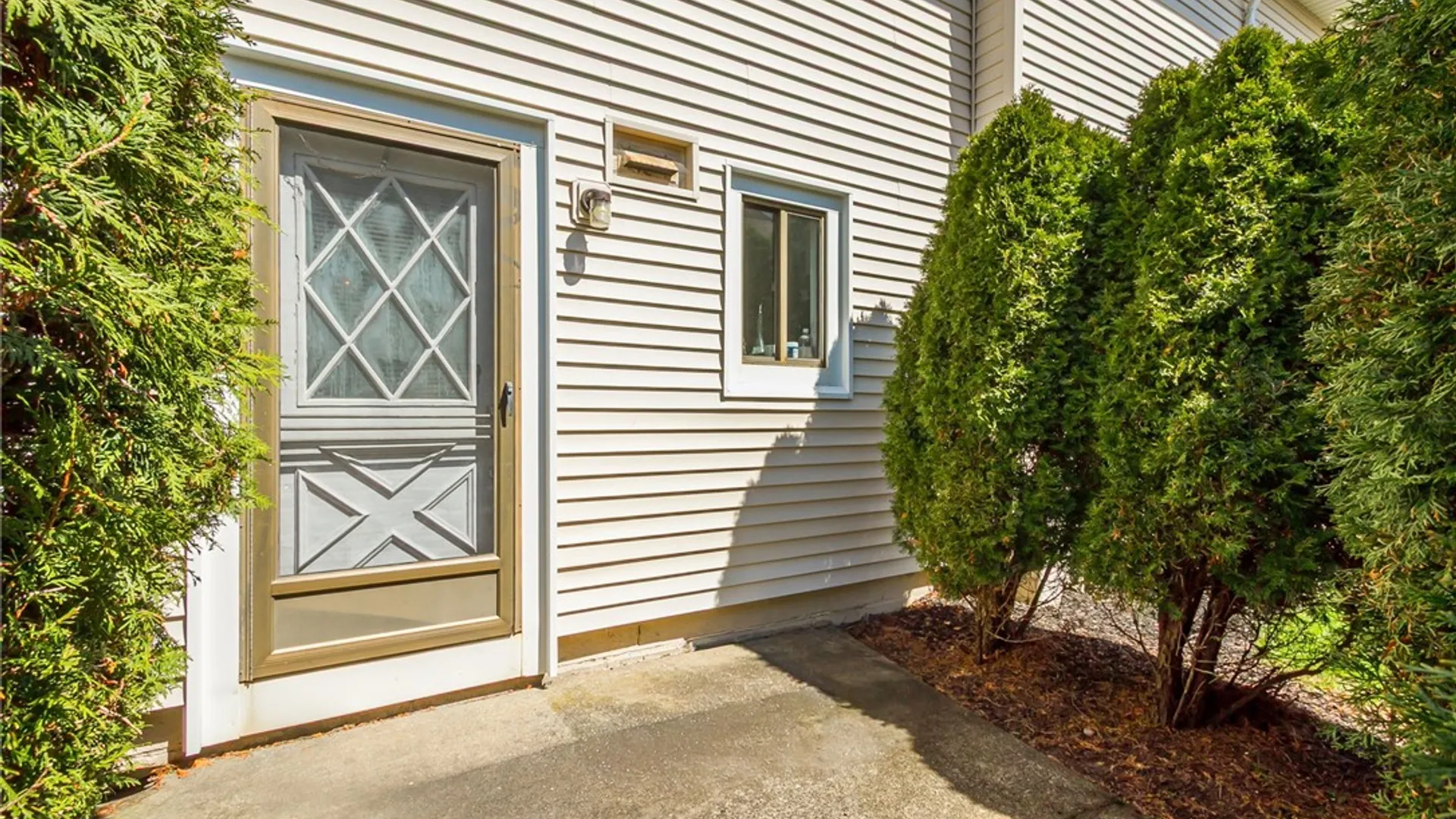 Property at 644 Eastbrooke Lane, Brighton, NY 14618 20