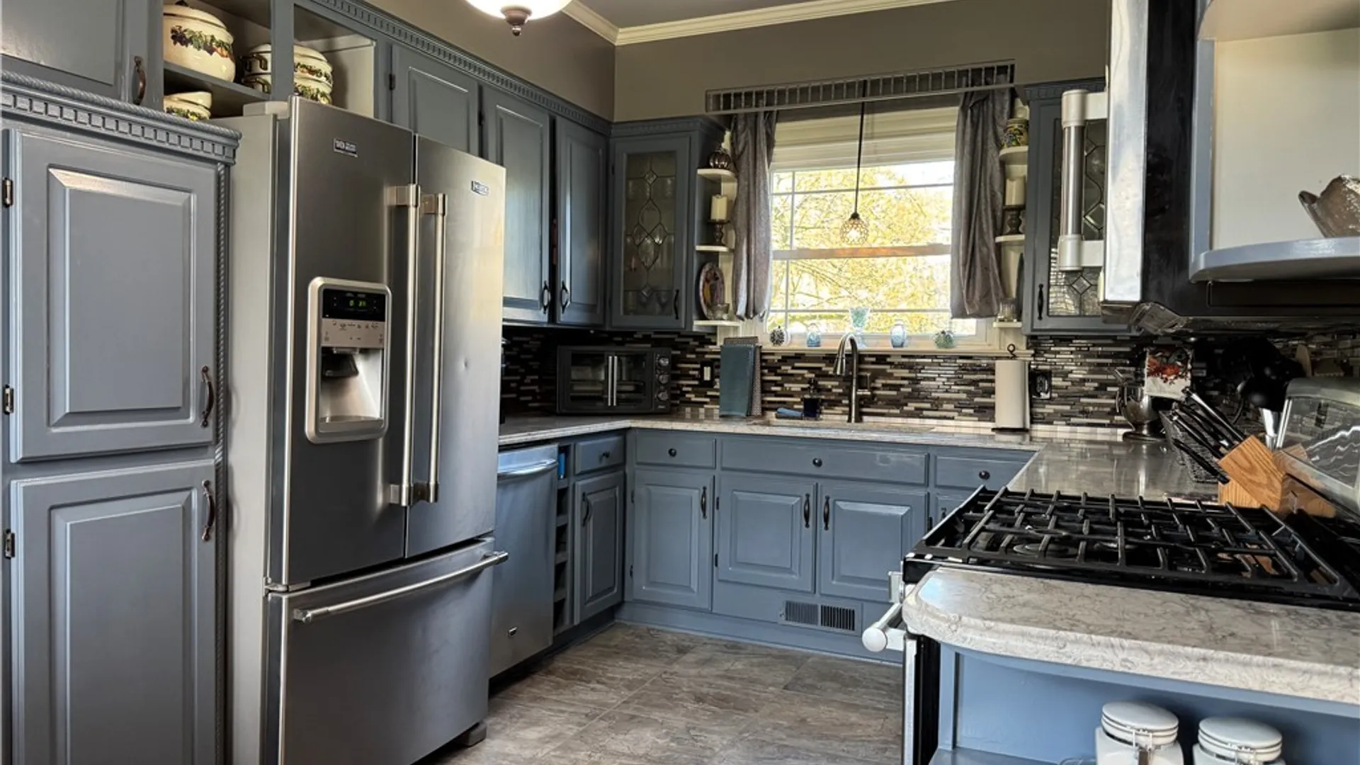 Property at 2570 Saint Paul Blvd, Irondequoit, NY 14617 14