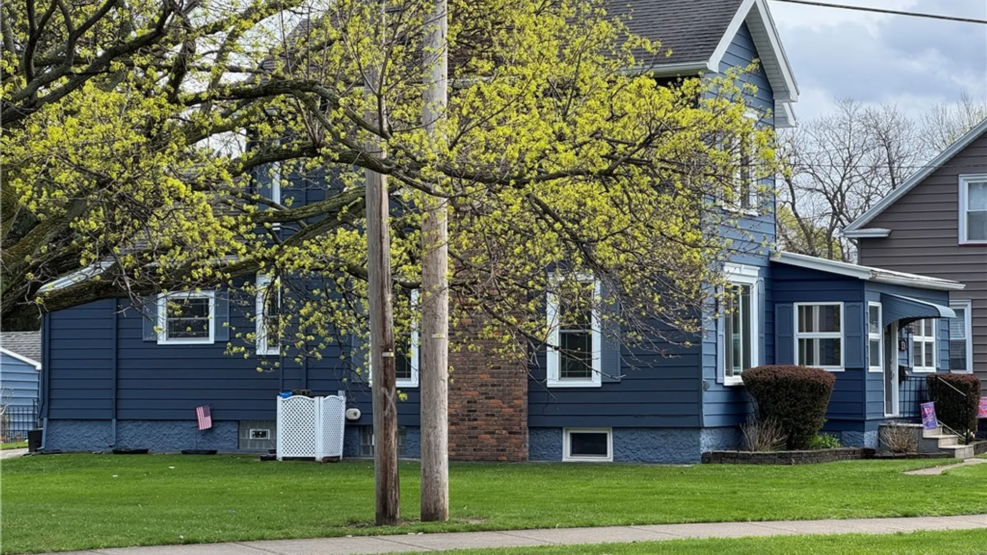 Property at 2570 Saint Paul Blvd, Irondequoit, NY 14617 4