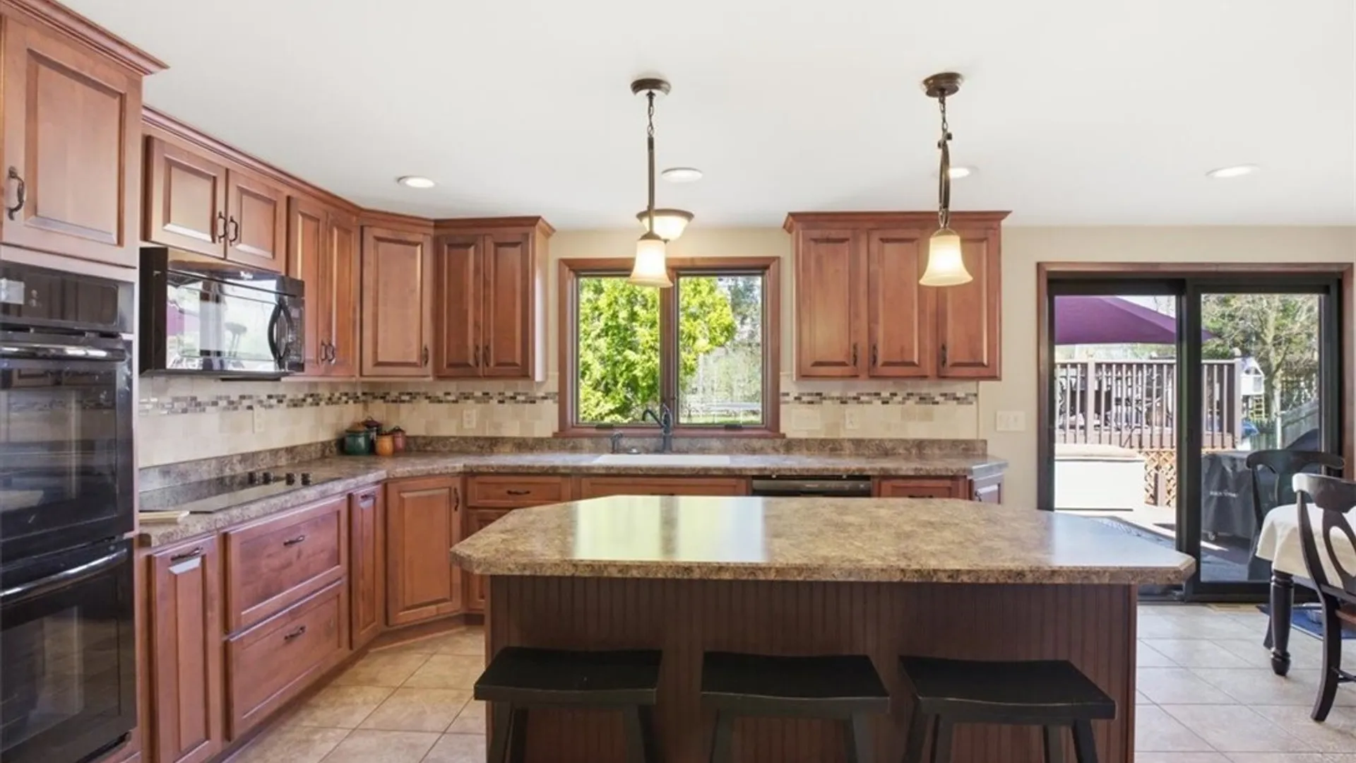 Property at 73 Greencastle Lane, Amherst, NY 14221 15