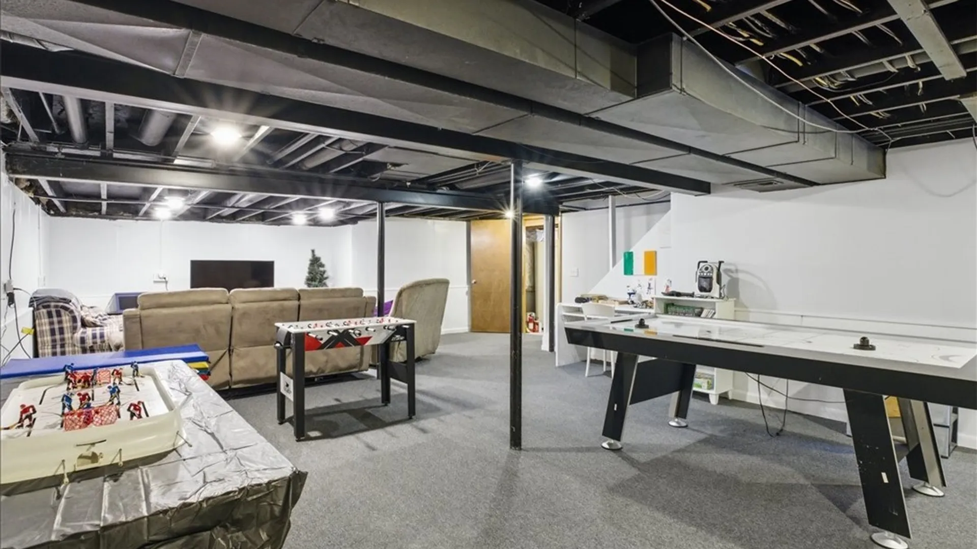 Property at 73 Greencastle Lane, Amherst, NY 14221 34