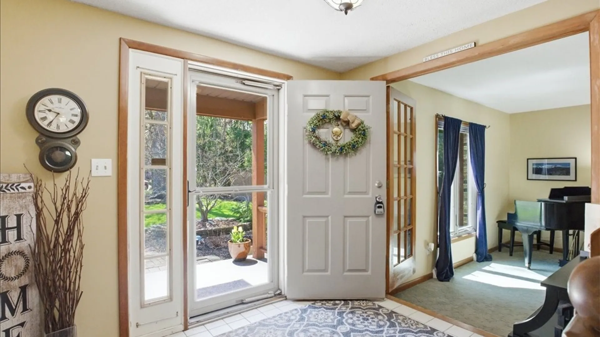 Property at 73 Greencastle Lane, Amherst, NY 14221 9