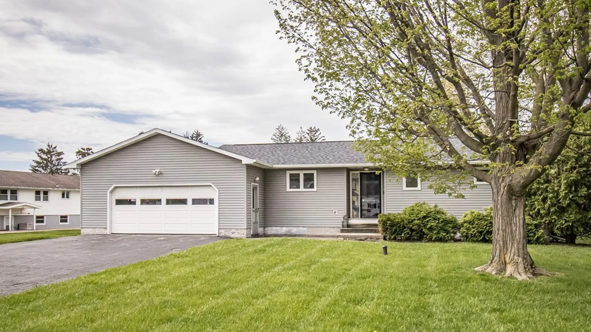 Property at 403 Stillwell Circle, DeWitt, NY 13057 2