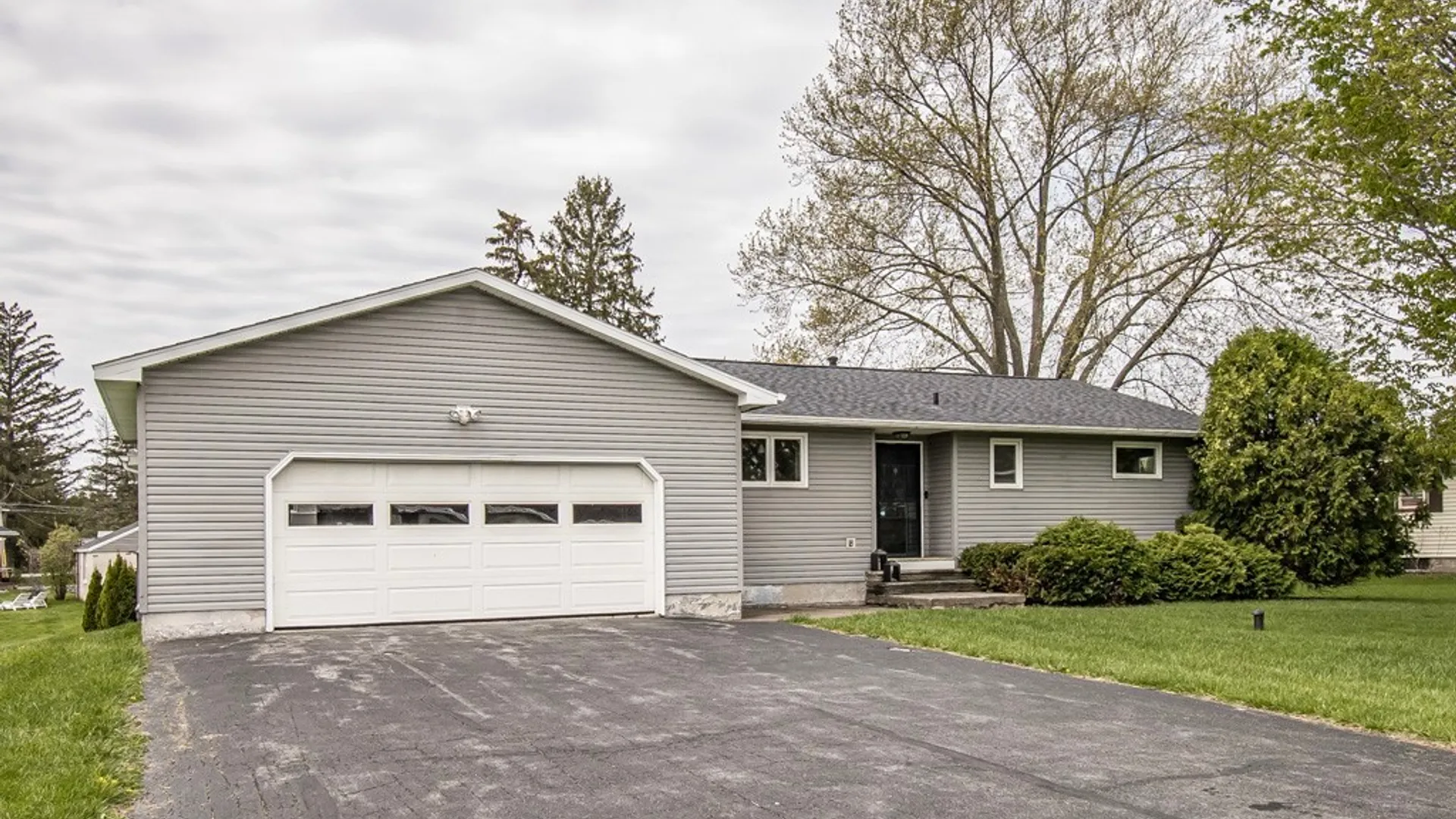 Property at 403 Stillwell Circle, DeWitt, NY 13057 3
