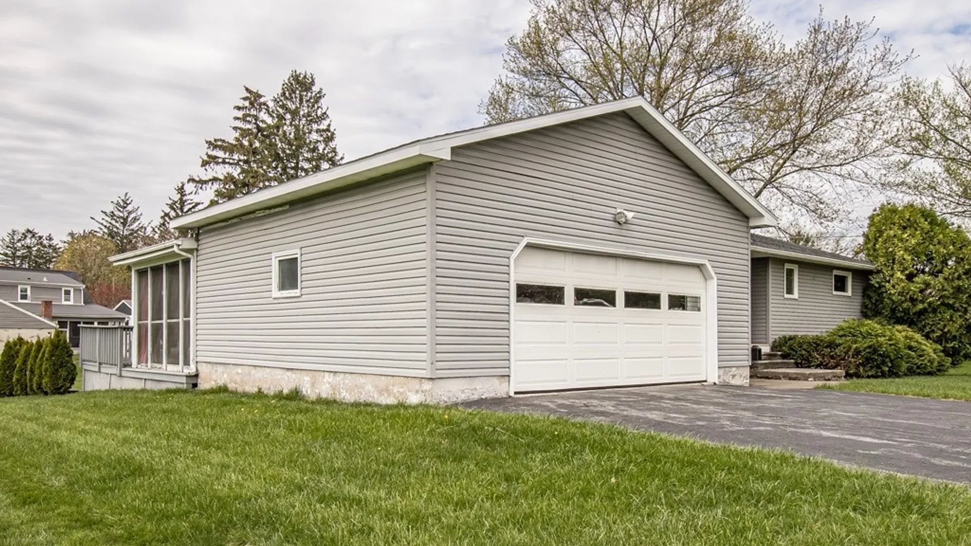 Property at 403 Stillwell Circle, DeWitt, NY 13057 4