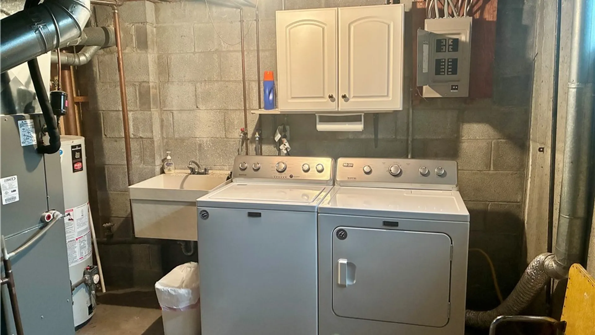 Property at 40 Hamlin Sq, Amherst, NY 14221 24