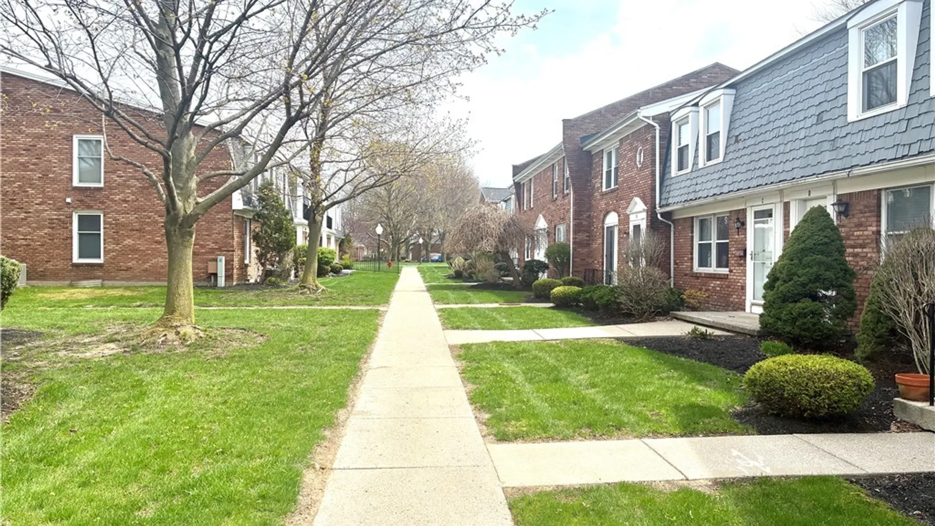 Property at 40 Hamlin Sq, Amherst, NY 14221 3