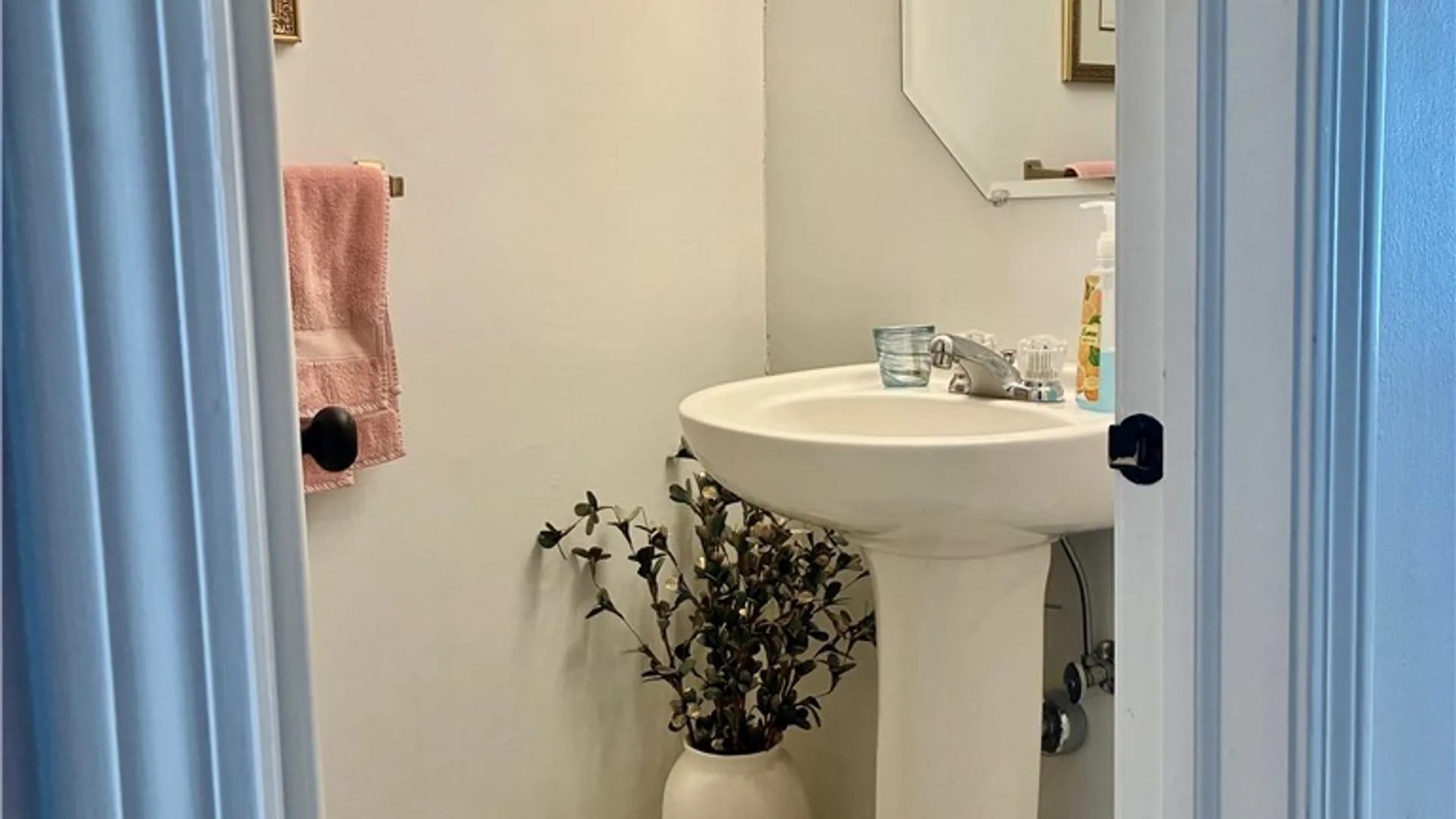 Property at 40 Hamlin Sq, Amherst, NY 14221 8