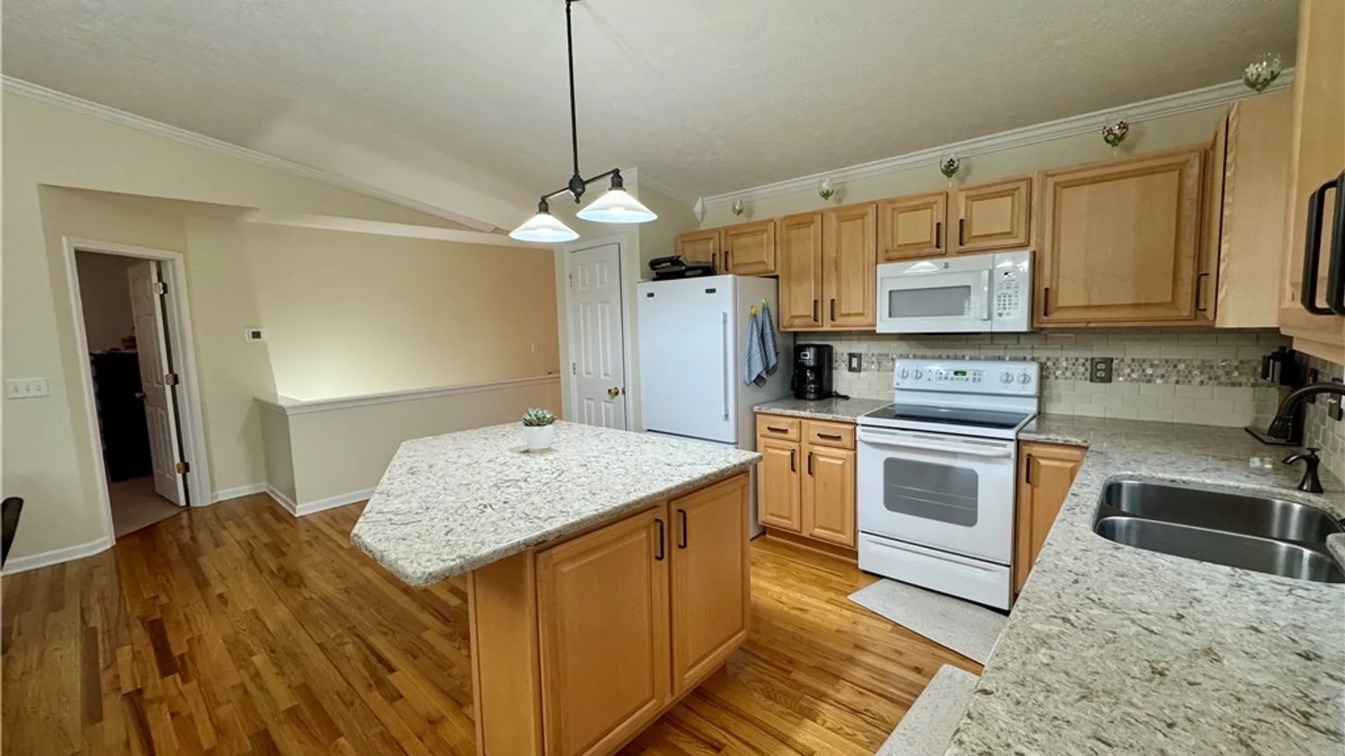 Property at 4210 Mistral Circle, Clay, NY 13090 6