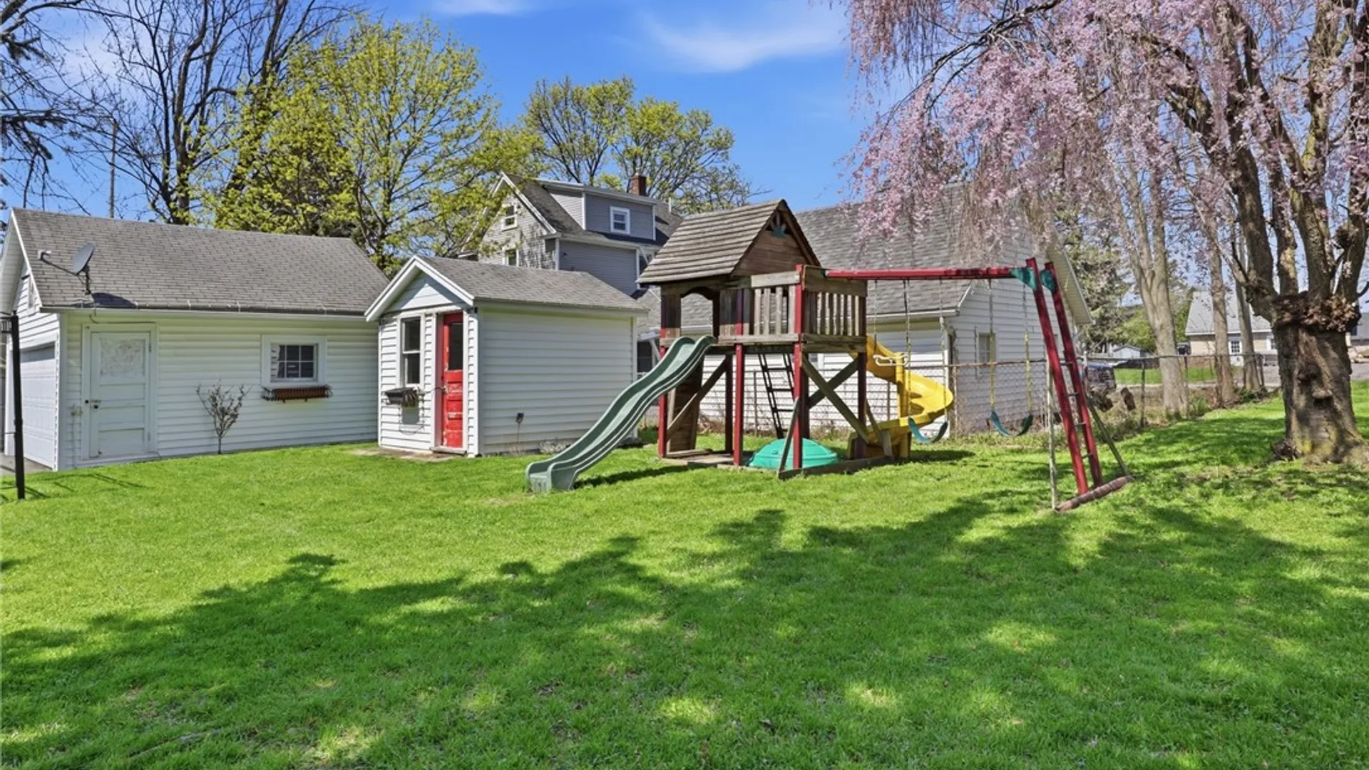 Property at 338 Mercer Avenue, Gates, NY 14606 28