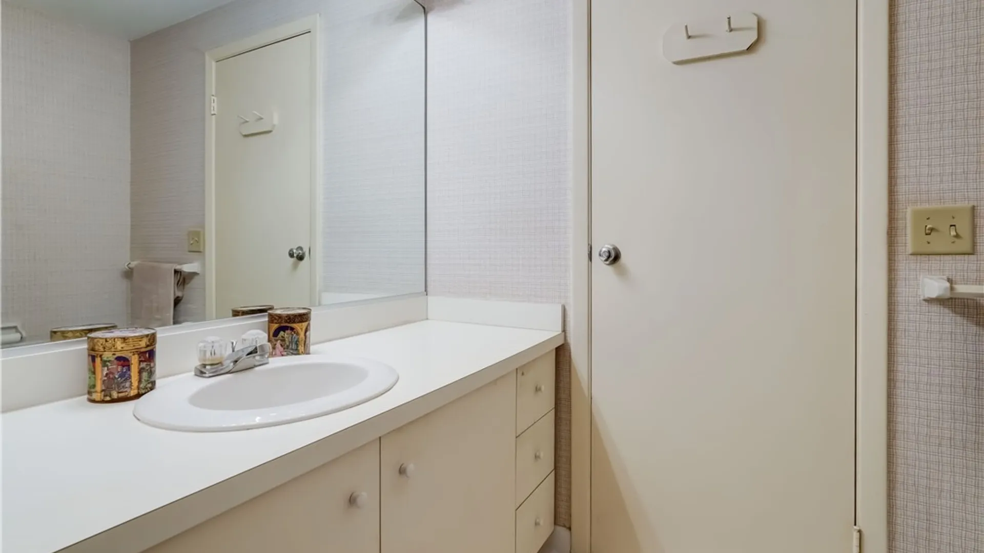 Property at 913 Westage At The Harbor, Irondequoit, NY 14617 24